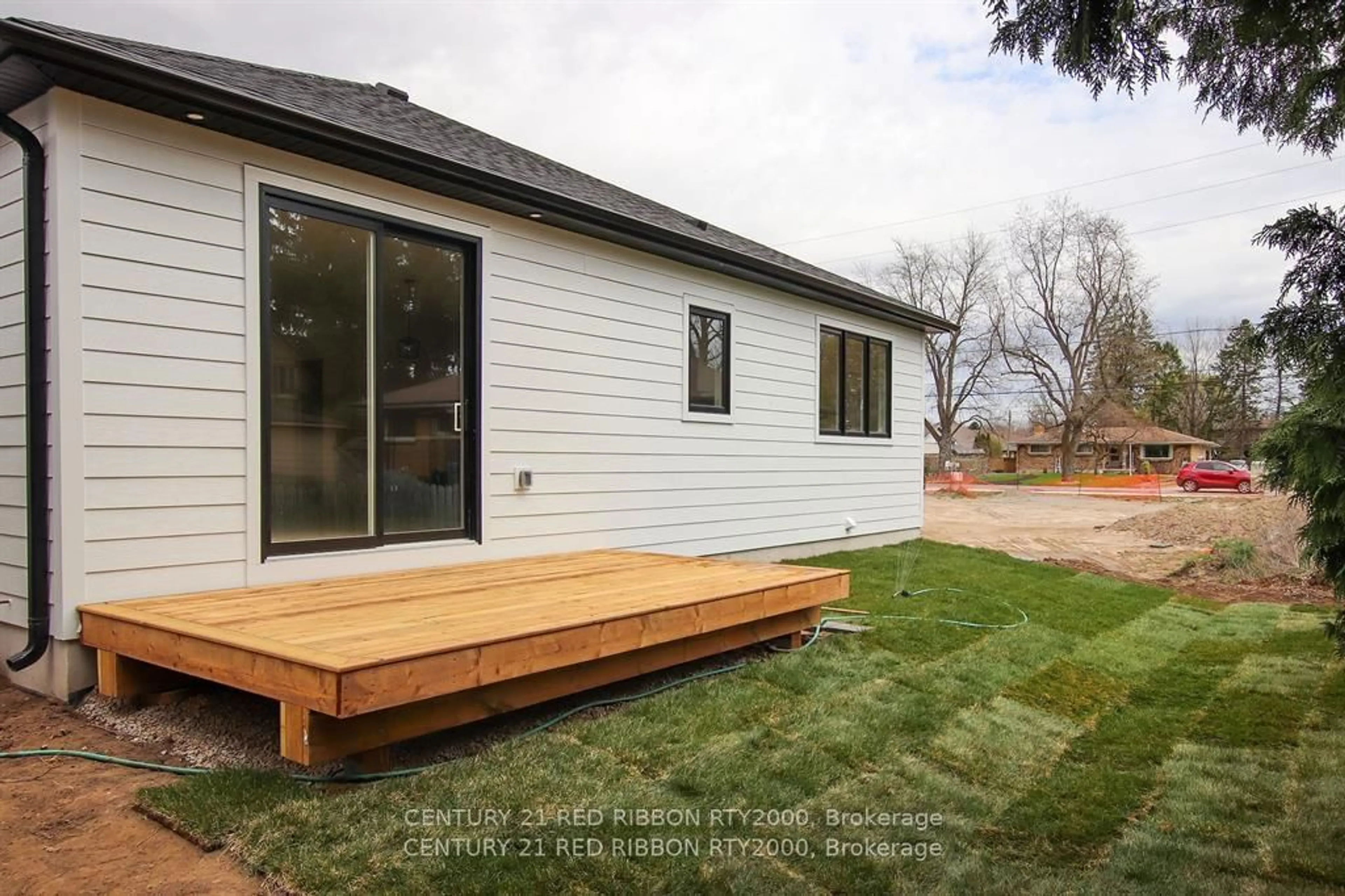 Unknown for 430 HEAD St #6, Strathroy-Caradoc Ontario N7G 2K2