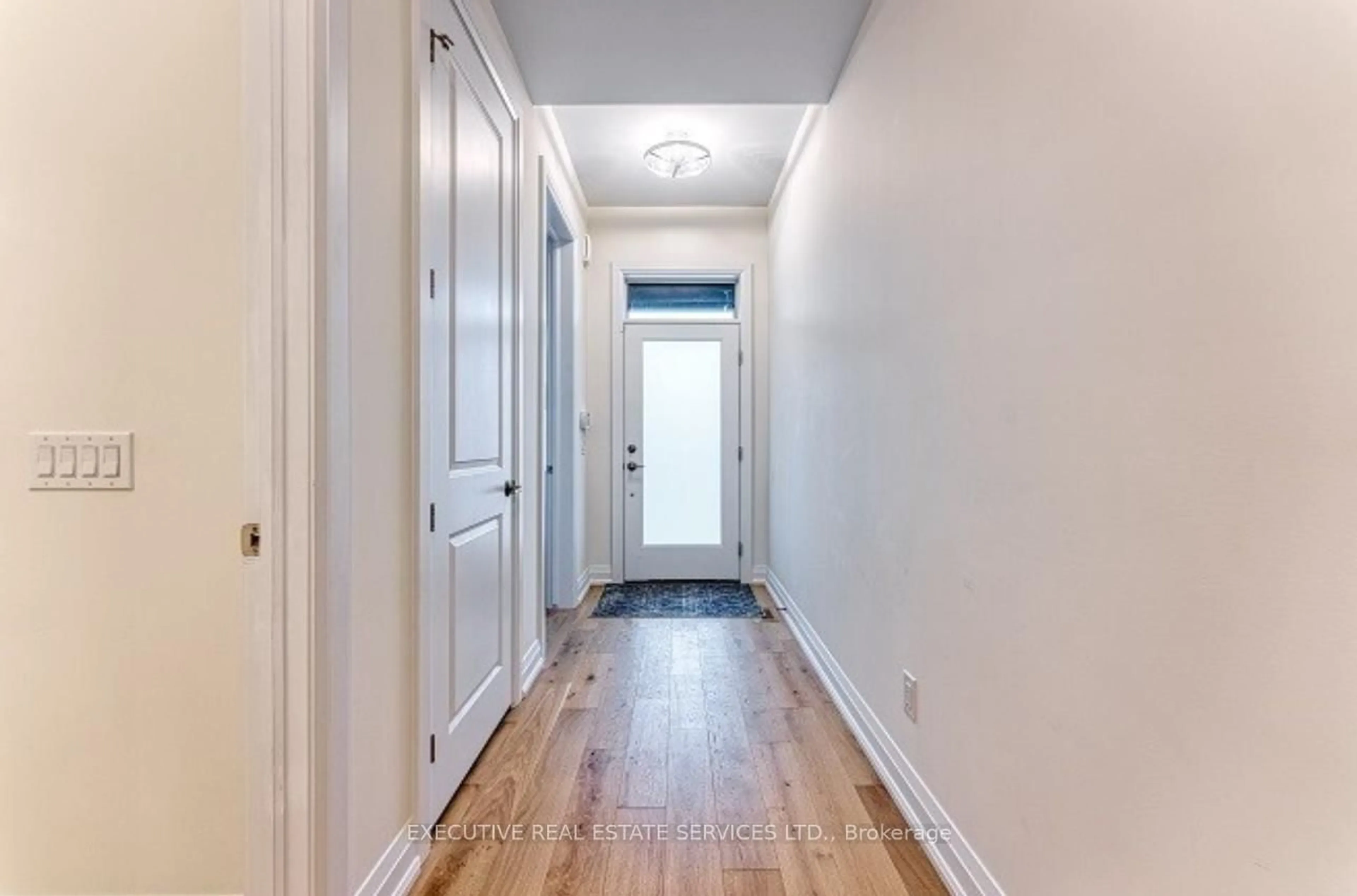 Indoor entryway for 8974 WILLOUGHBY Dr #21, Niagara Falls Ontario L2G 0Y7