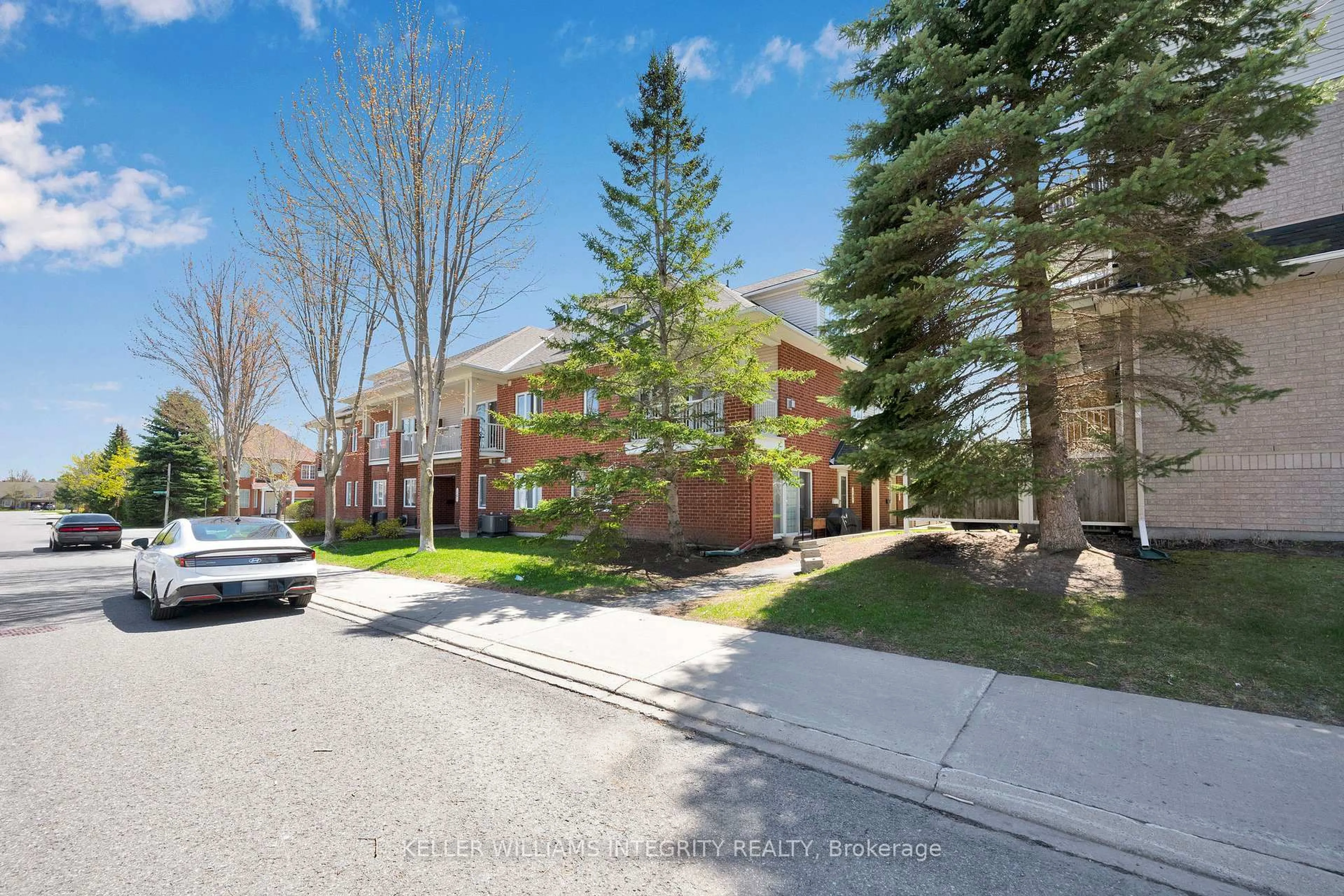 A pic from outside/outdoor area/front of a property/back of a property/a pic from drone, street for 10 Daybreak St #B, Ottawa Ontario K2G 6T9