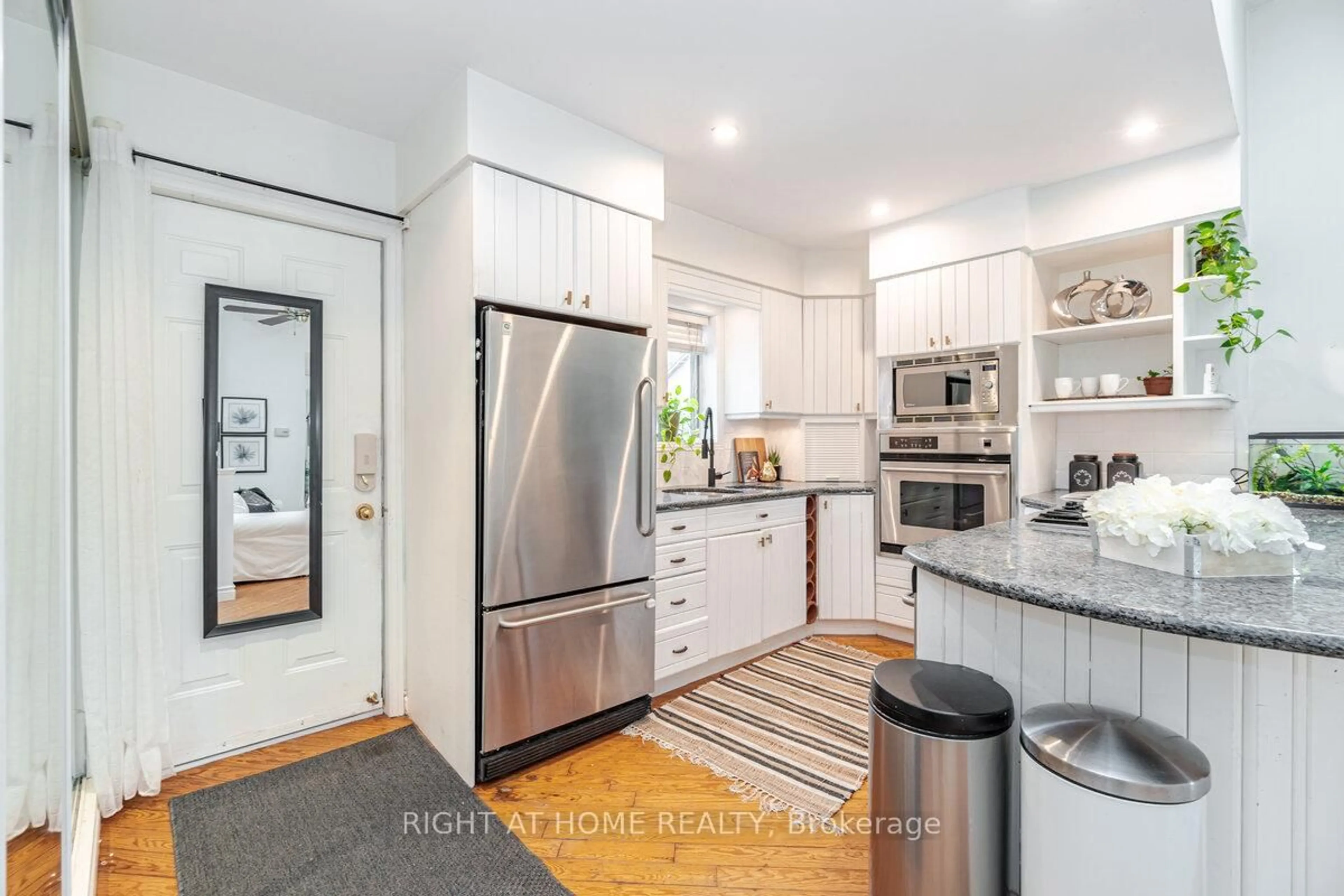 Open concept kitchen, unknown for 62 Florence St, Hamilton Ontario L8R 1W6