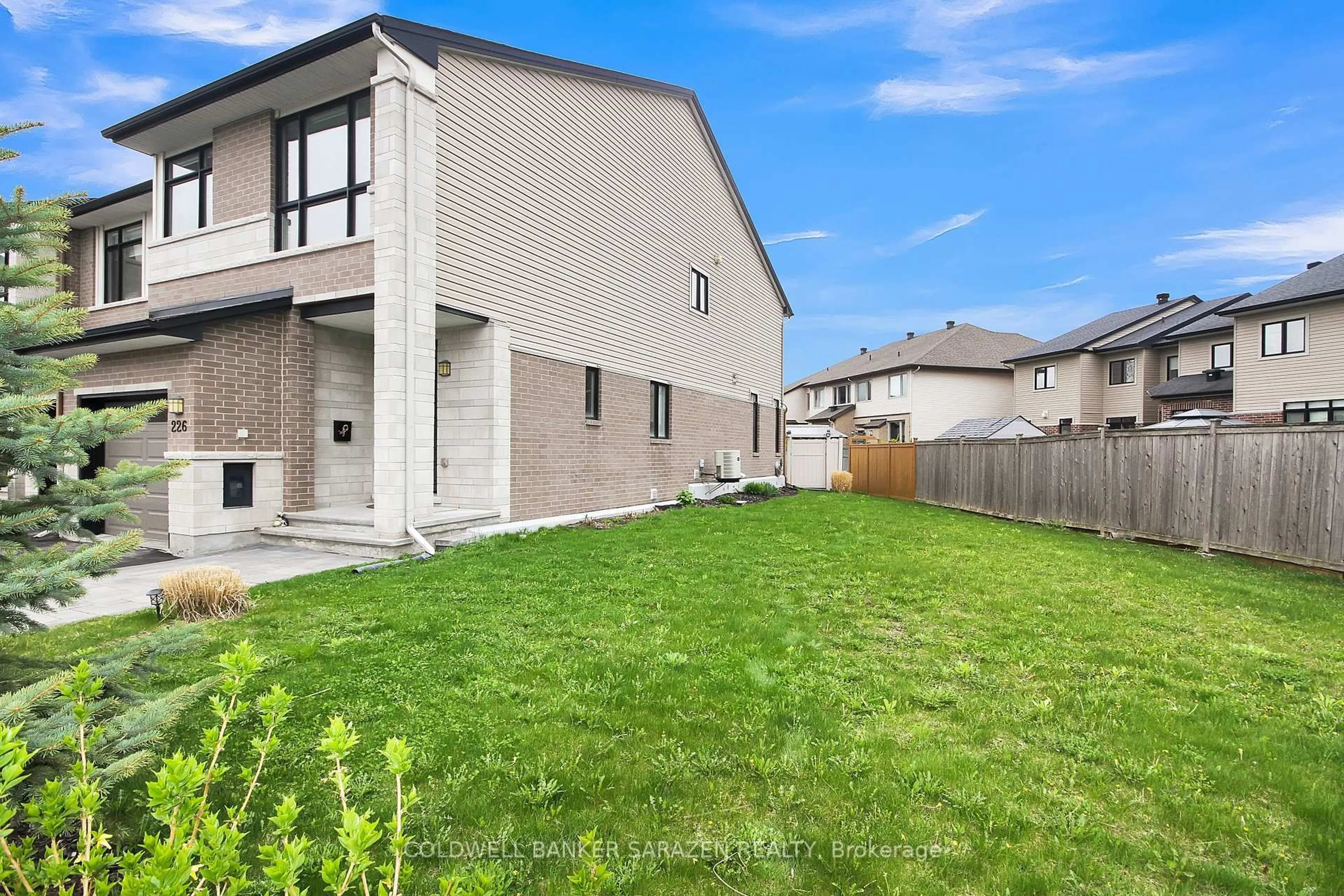 A pic from outside/outdoor area/front of a property/back of a property/a pic from drone, street for 226 Southbridge St, Ottawa Ontario K4M 0C5