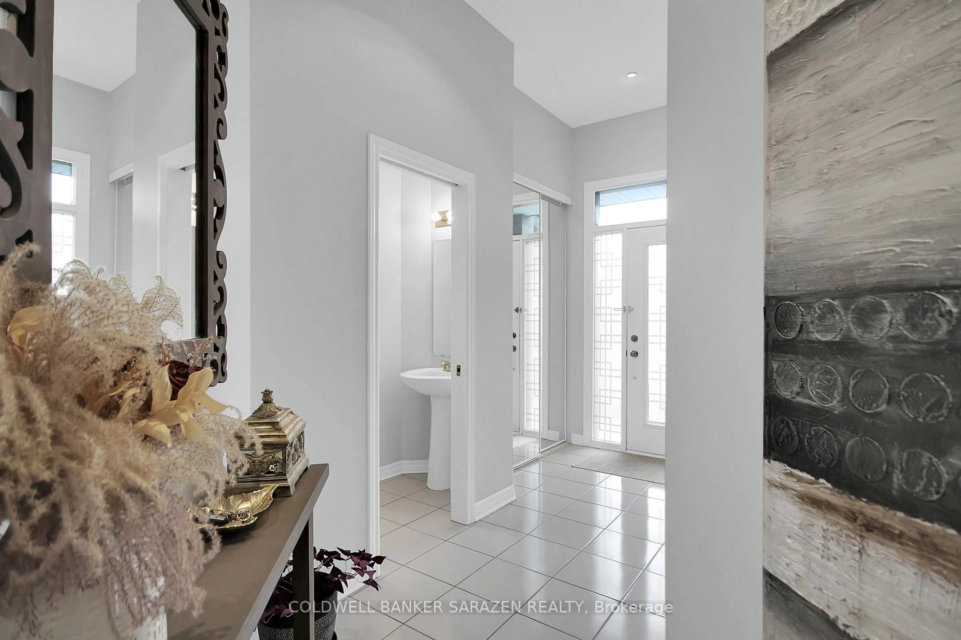 Indoor entryway for 226 Southbridge St, Ottawa Ontario K4M 0C5