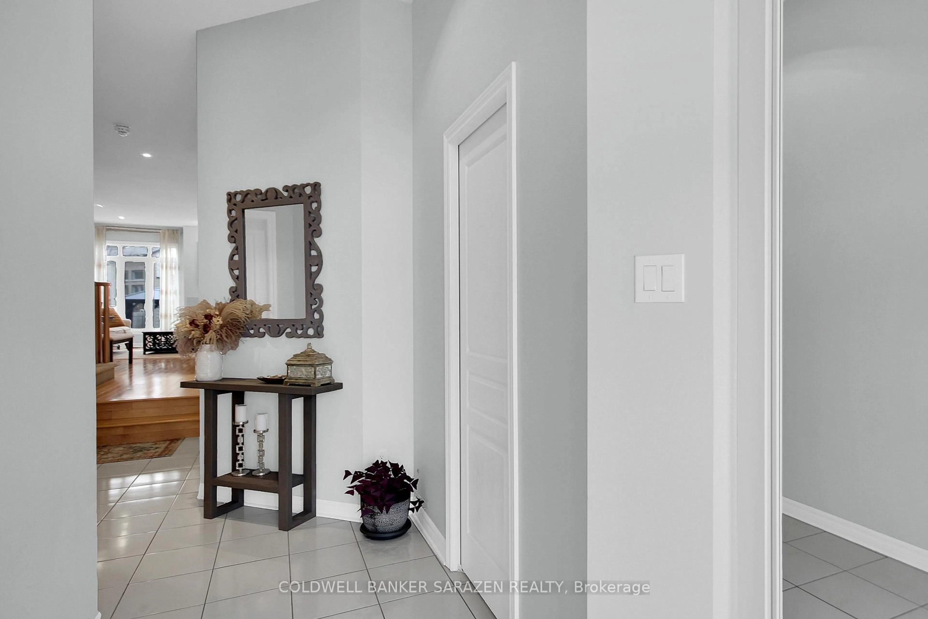 Indoor entryway for 226 Southbridge St, Ottawa Ontario K4M 0C5