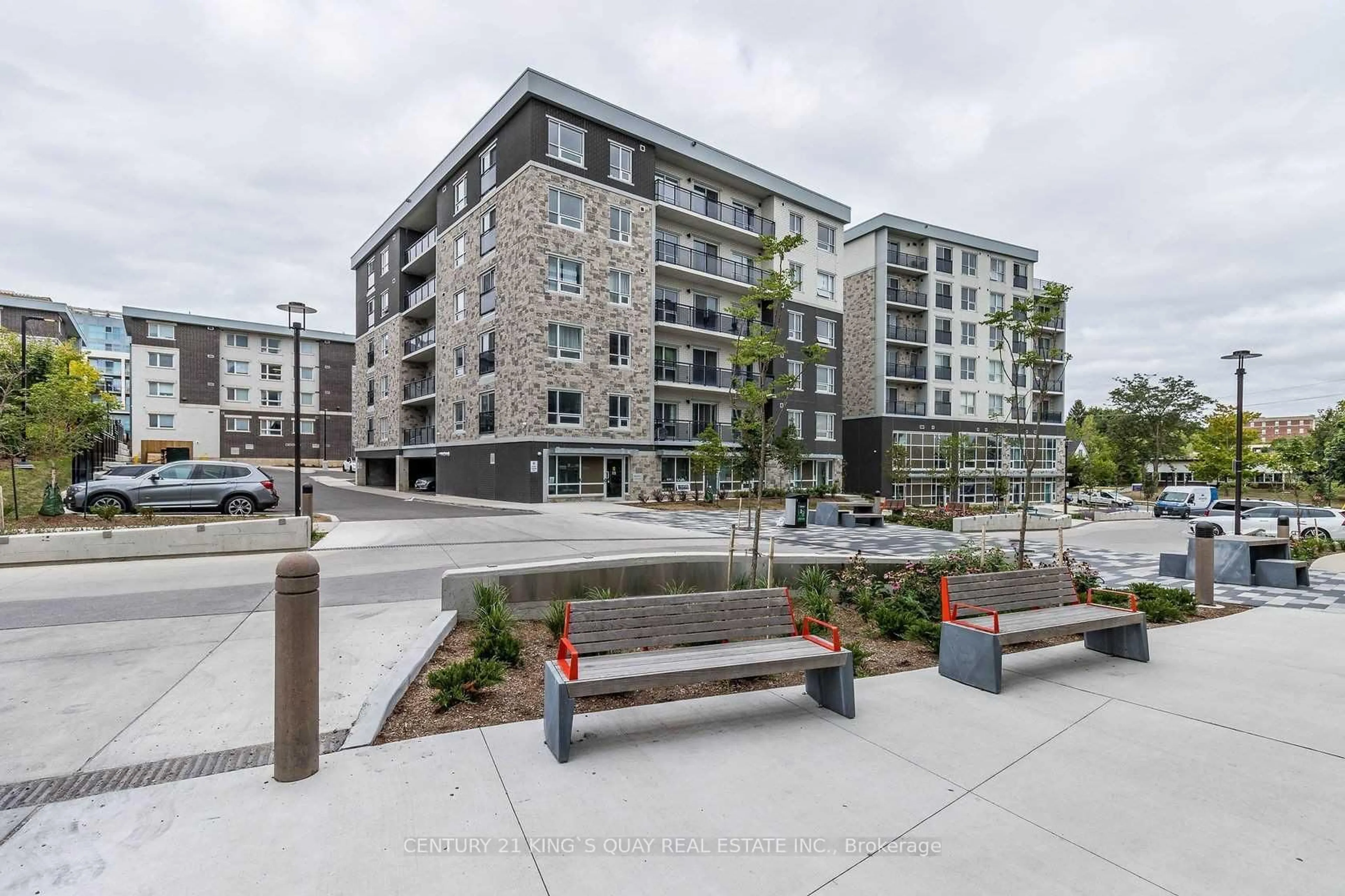 Patio, street for 275 Larch St #H503, Waterloo Ontario N2L 3R2