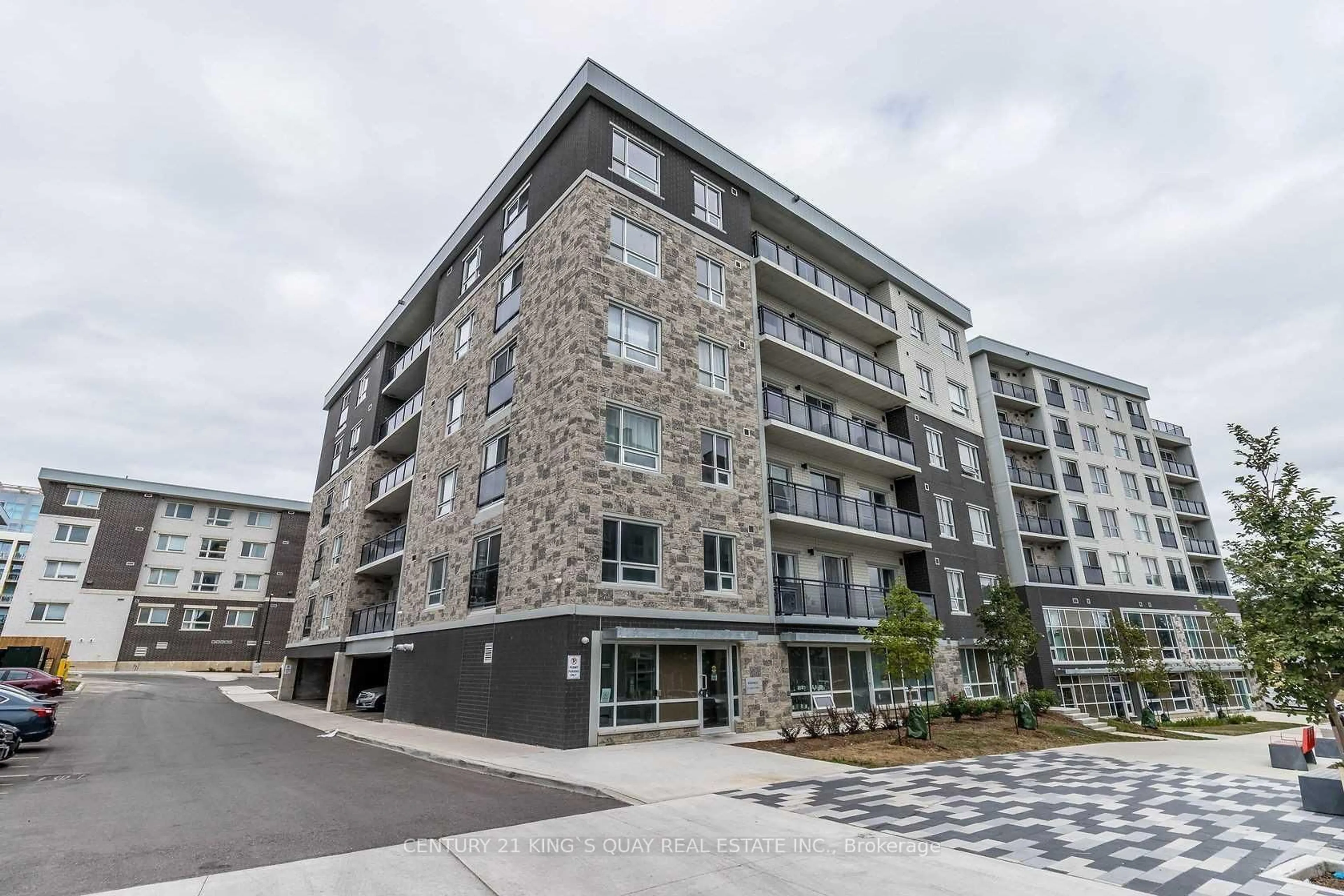 Patio, building for 275 Larch St #H503, Waterloo Ontario N2L 3R2