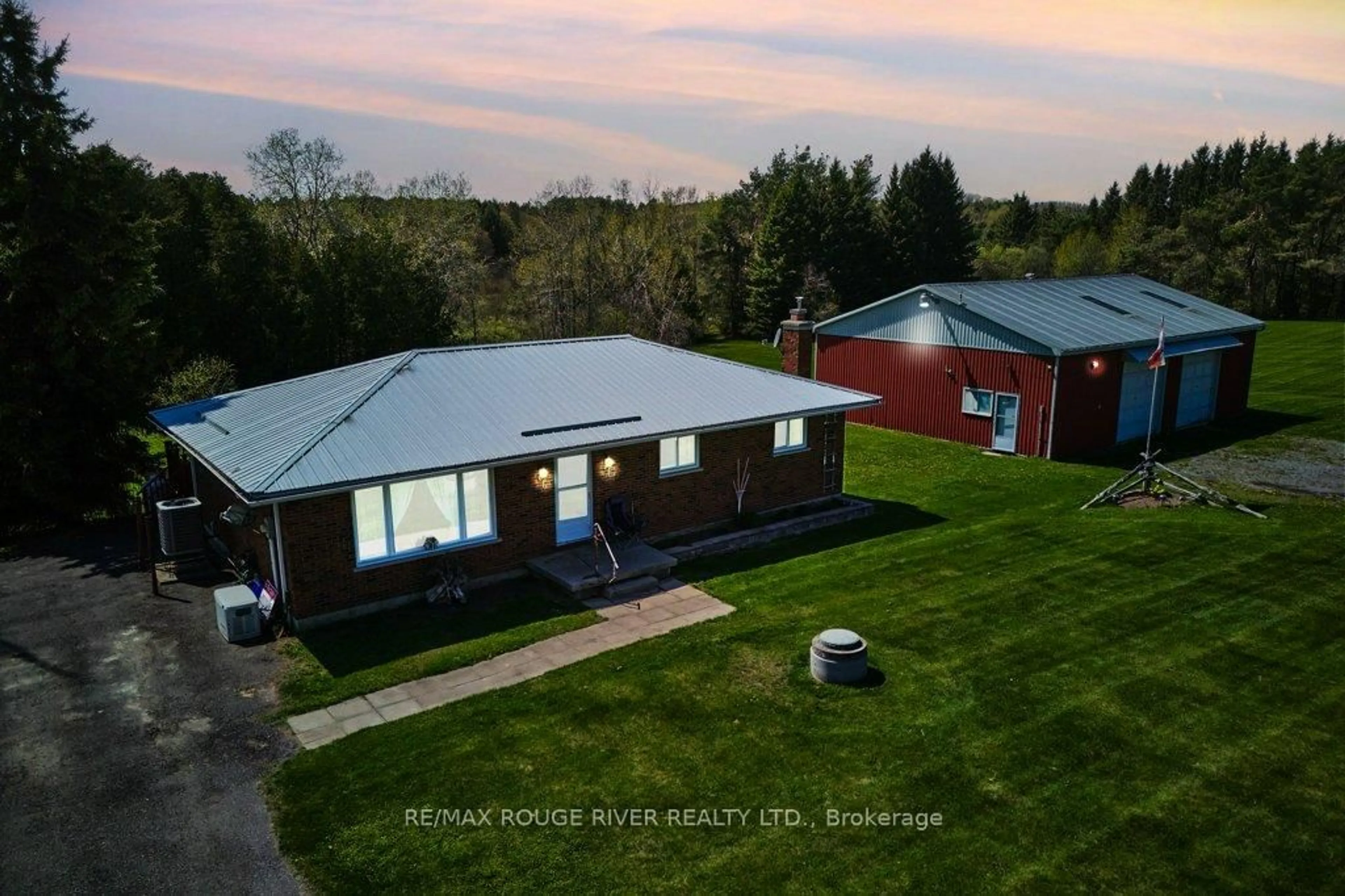 A pic from outside/outdoor area/front of a property/back of a property/a pic from drone, building for 352 Shiloh Rd, Cramahe Ontario K0K 1S0