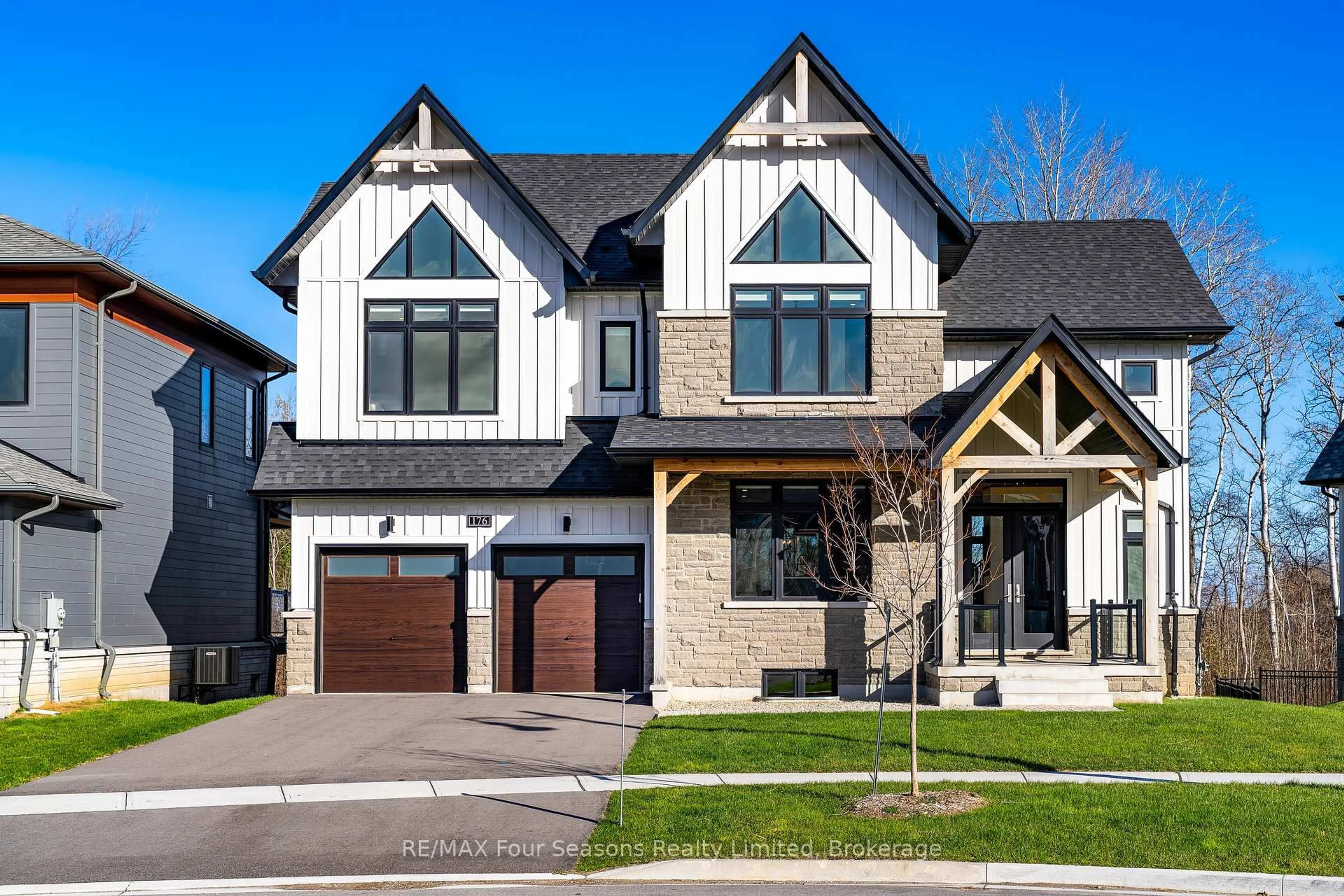 Home with brick exterior material, street for 176 Springside Cres, Blue Mountains Ontario L9Y 5L3