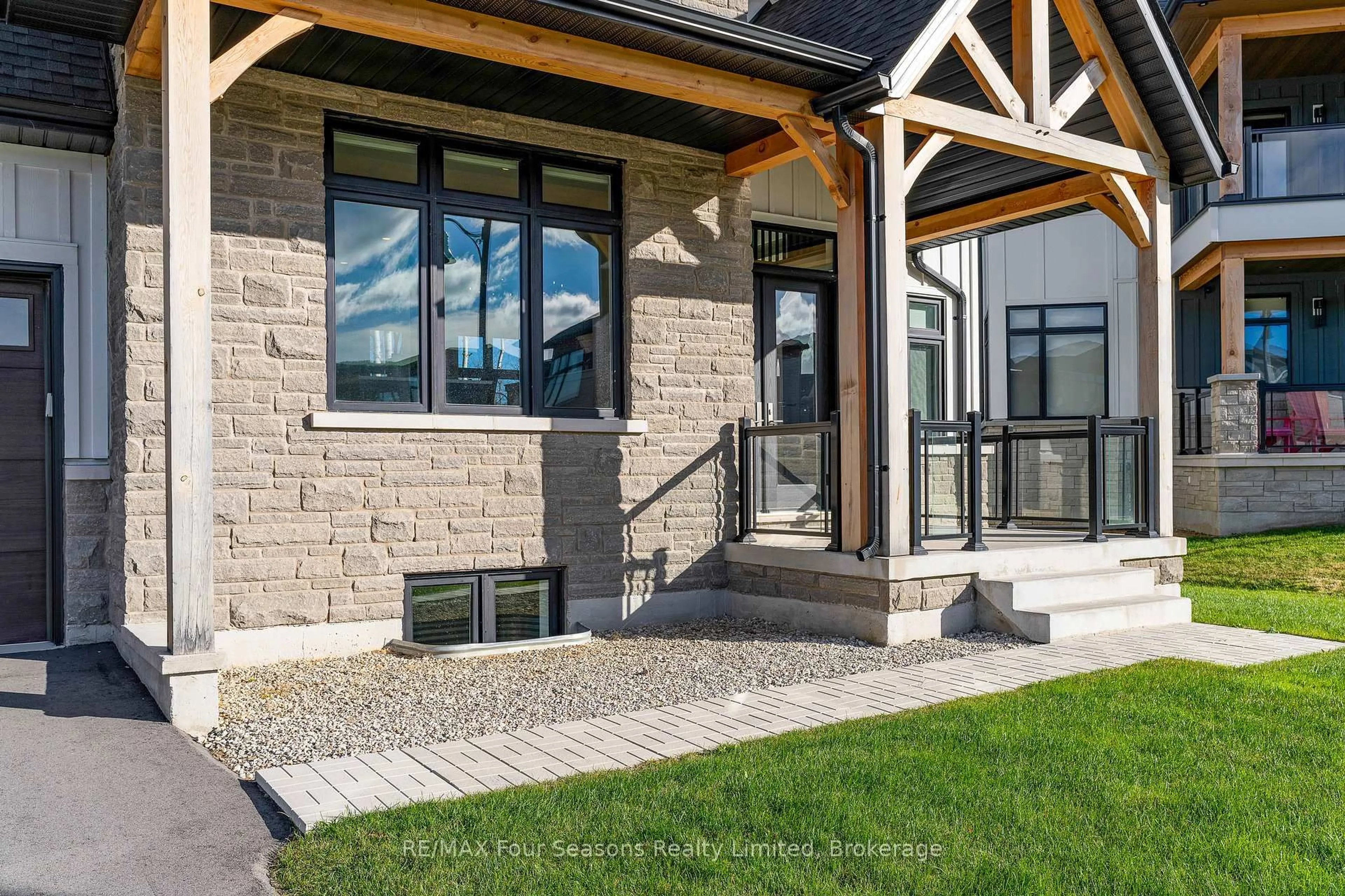 Unknown for 176 Springside Cres, Blue Mountains Ontario L9Y 5L3