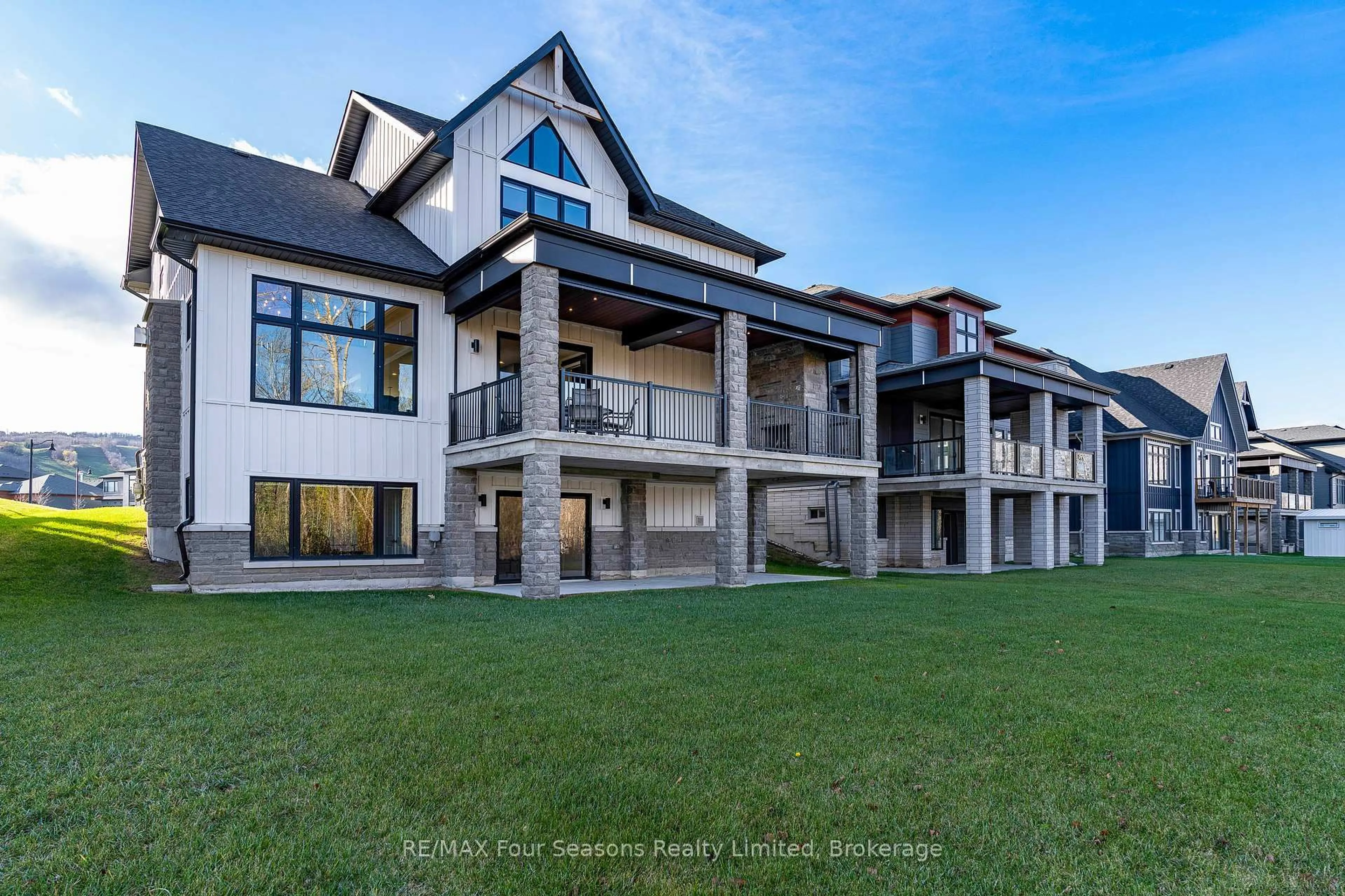 A pic from outside/outdoor area/front of a property/back of a property/a pic from drone, mountain view for 176 Springside Cres, Blue Mountains Ontario L9Y 5L3