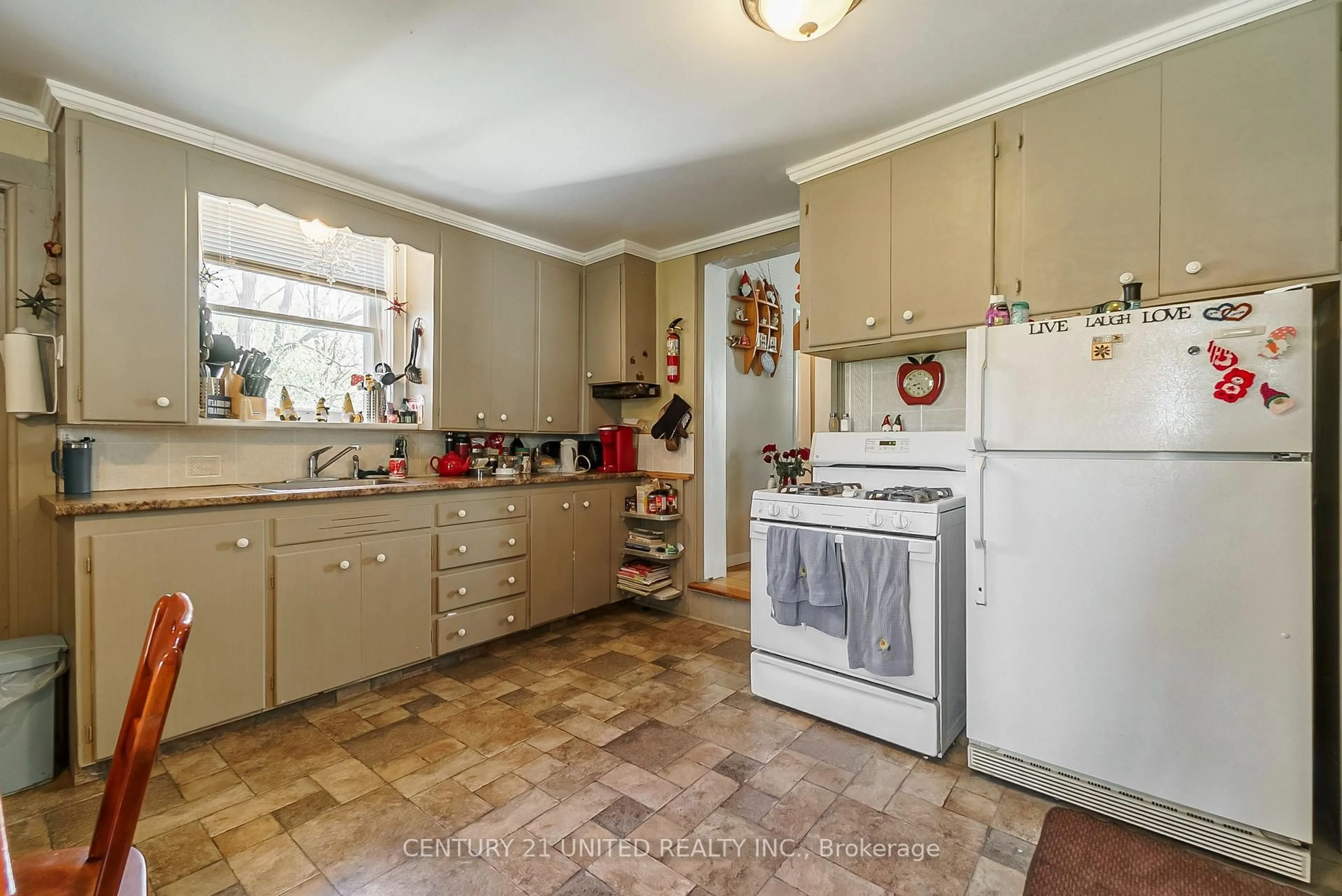 Standard kitchen, unknown for 504 Rubidge St, Peterborough Central Ontario K9H 4E7