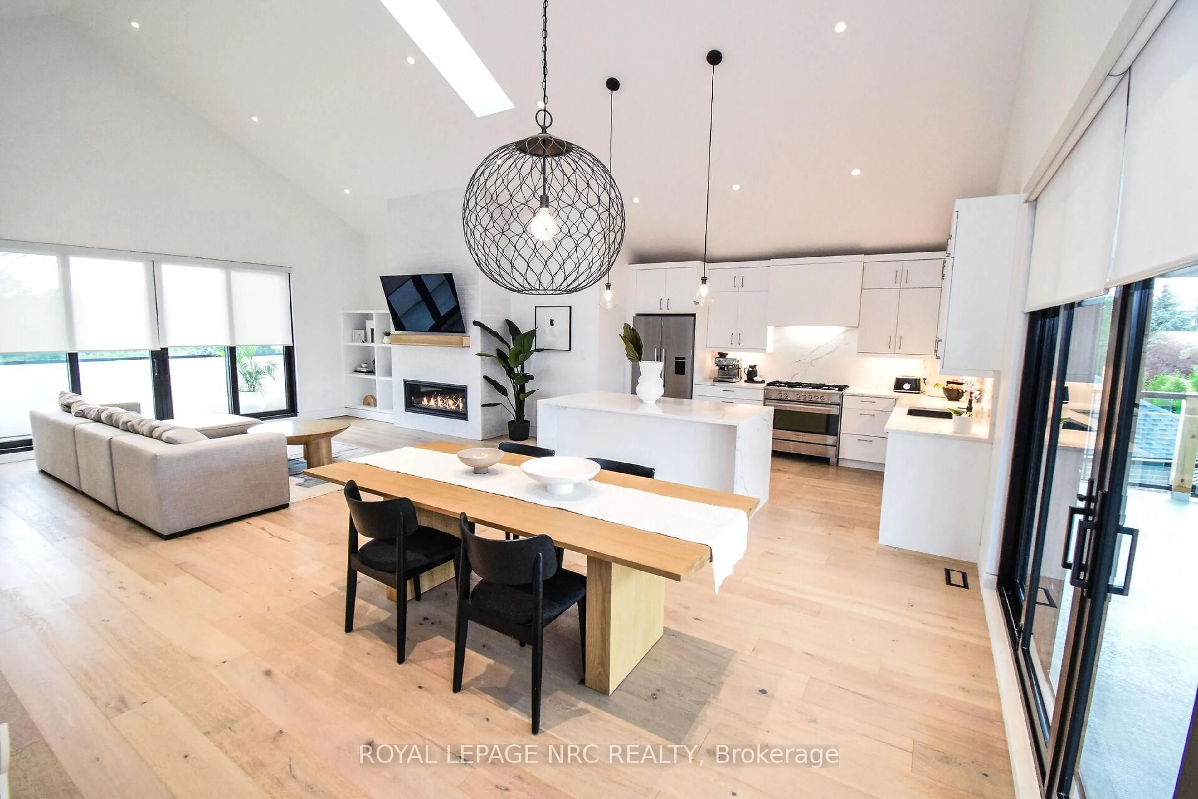 Contemporary kitchen, unknown for 82 IVY Cres, Thorold Ontario L2V 0J9