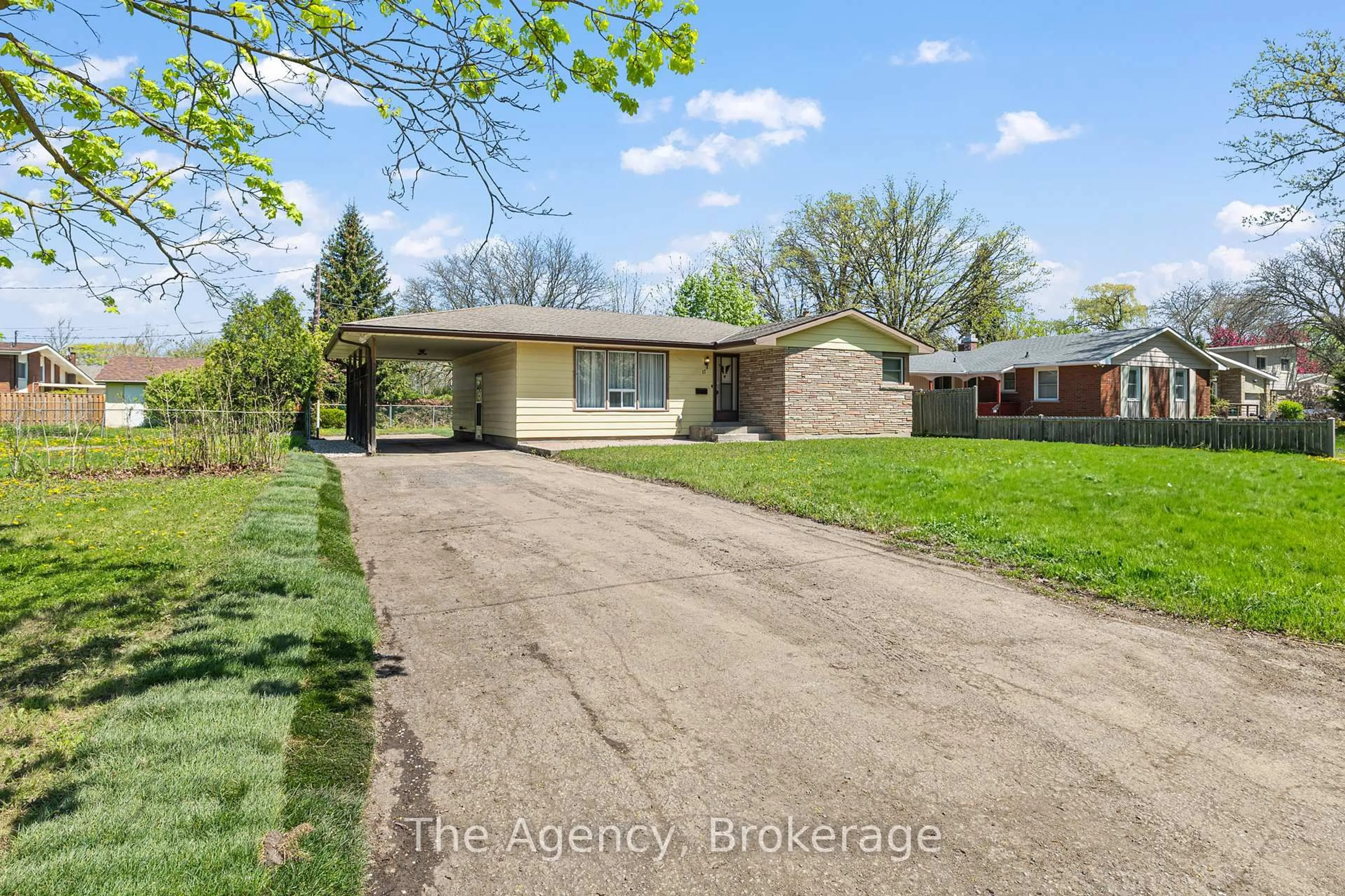 A pic from outside/outdoor area/front of a property/back of a property/a pic from drone, street for 17 Victor Blvd, St. Catharines Ontario L2T 2B4