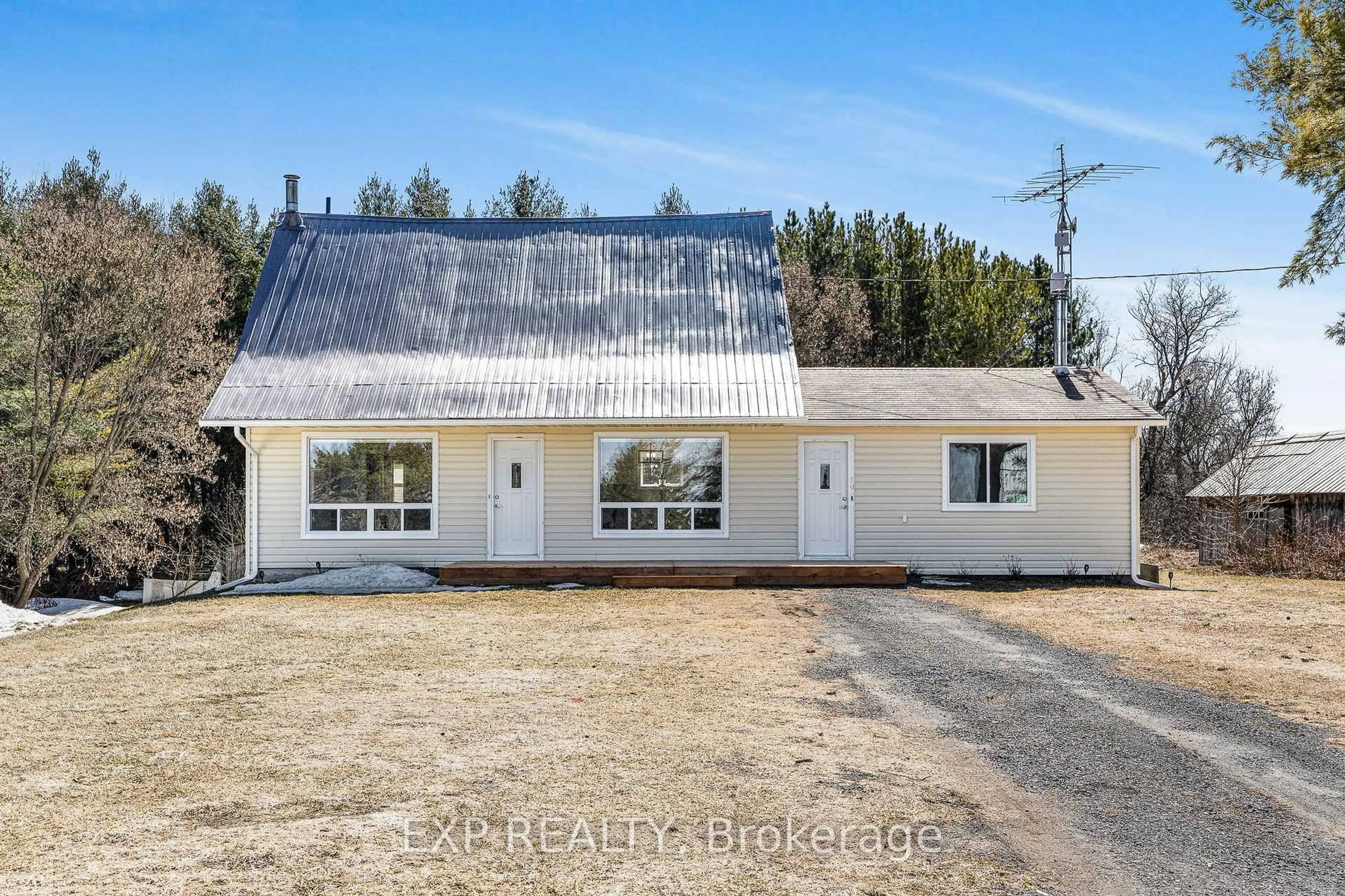 A pic from outside/outdoor area/front of a property/back of a property/a pic from drone, street for 330 Concession 1 Rd, The Nation Ontario K0B 1R0
