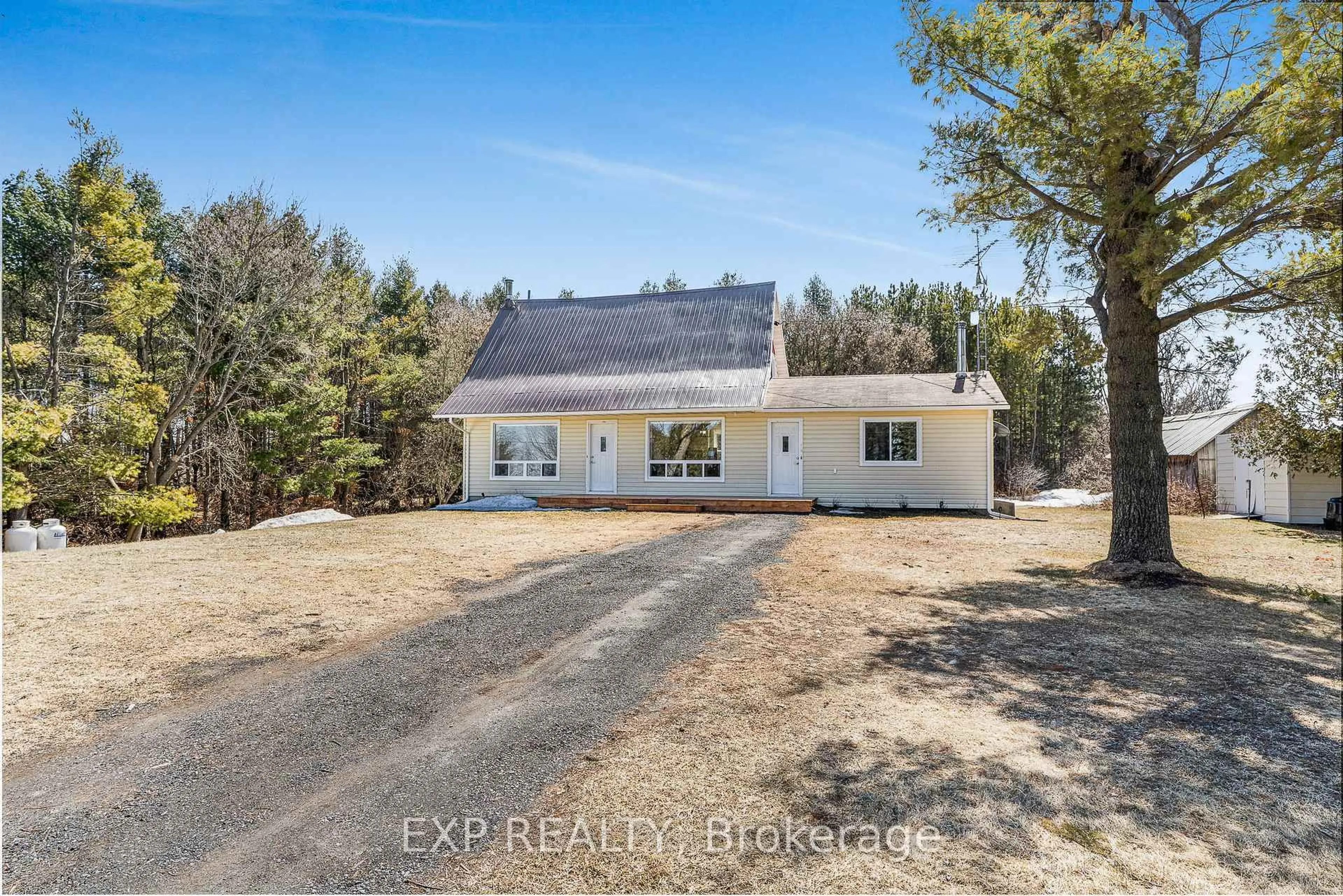 A pic from outside/outdoor area/front of a property/back of a property/a pic from drone, unknown for 330 Concession 1 Rd, Champlain Ontario K0B 1R0