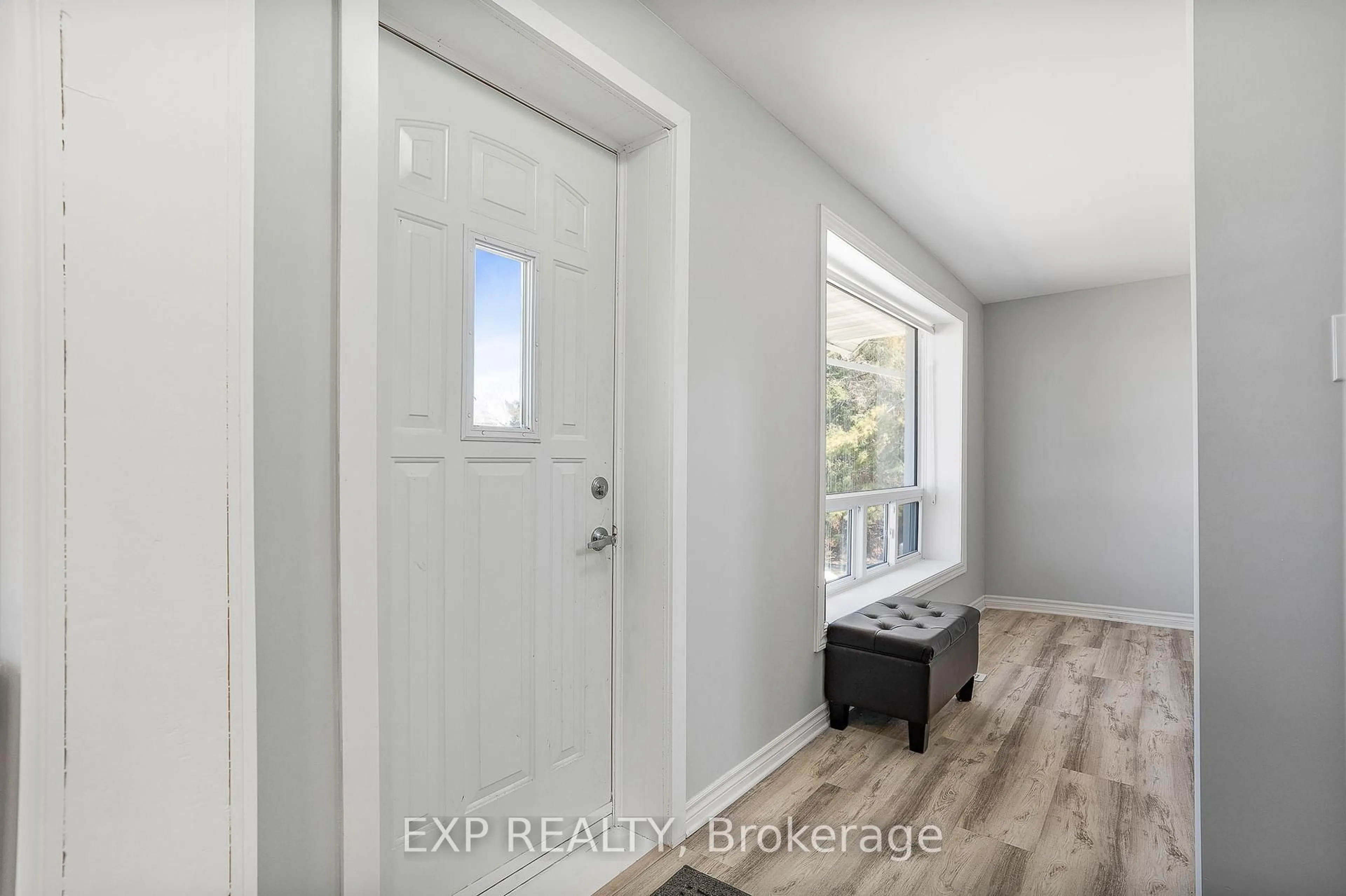 Indoor entryway for 330 Concession 1 Rd, Champlain Ontario K0B 1R0