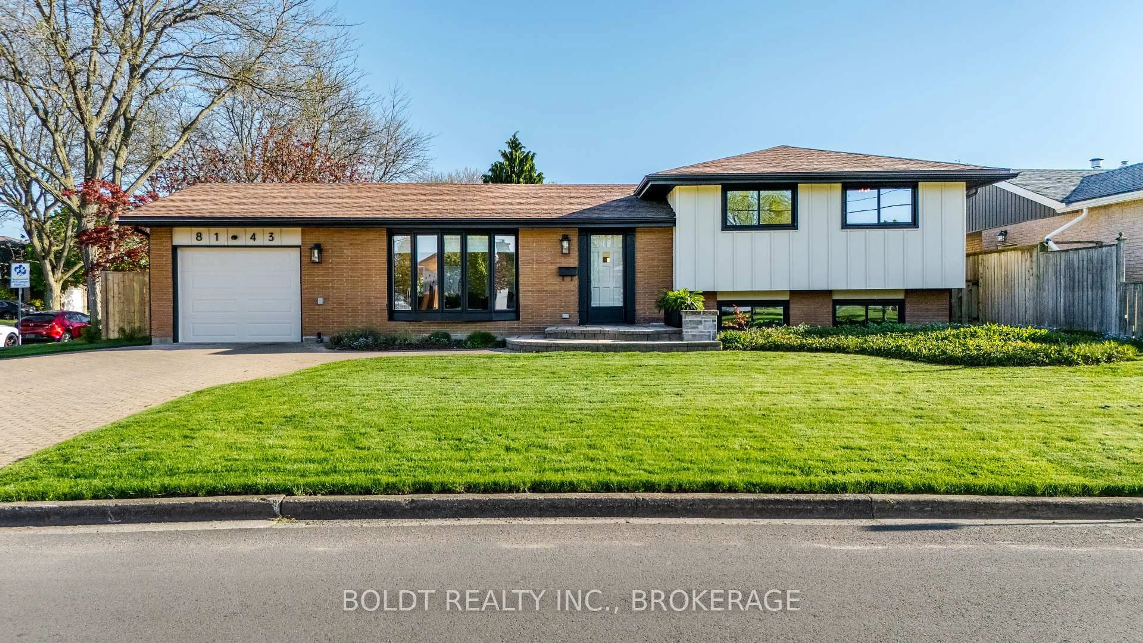 Home with brick exterior material, street for 8143 Sarah St, Niagara Falls Ontario L2G 6T9