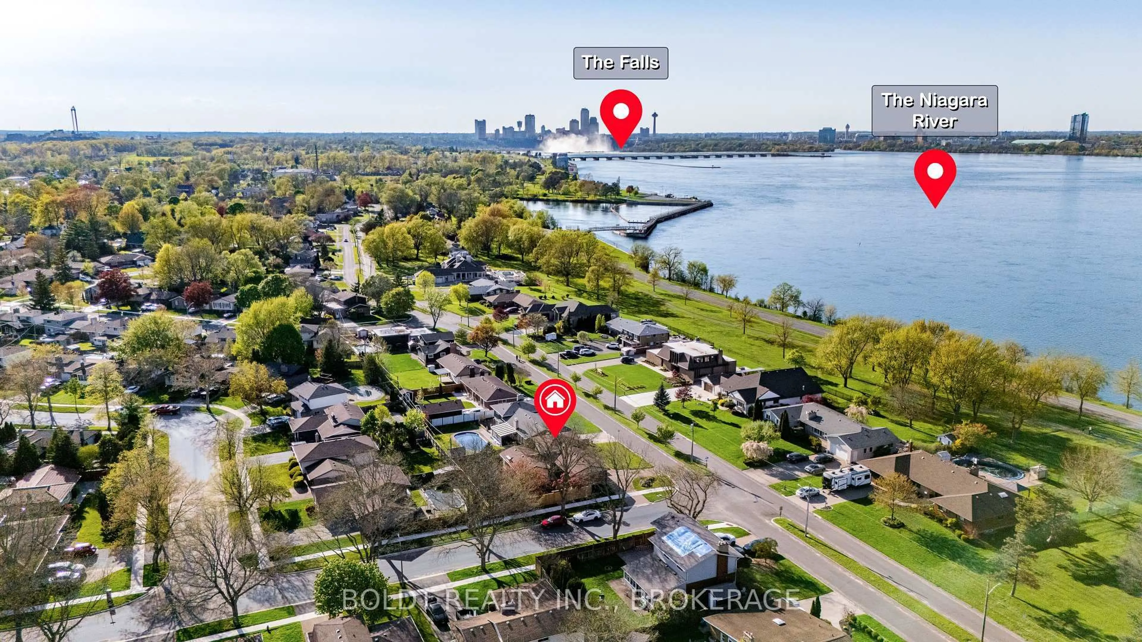 A pic from outside/outdoor area/front of a property/back of a property/a pic from drone, water/lake/river/ocean view for 8143 Sarah St, Niagara Falls Ontario L2G 6T9