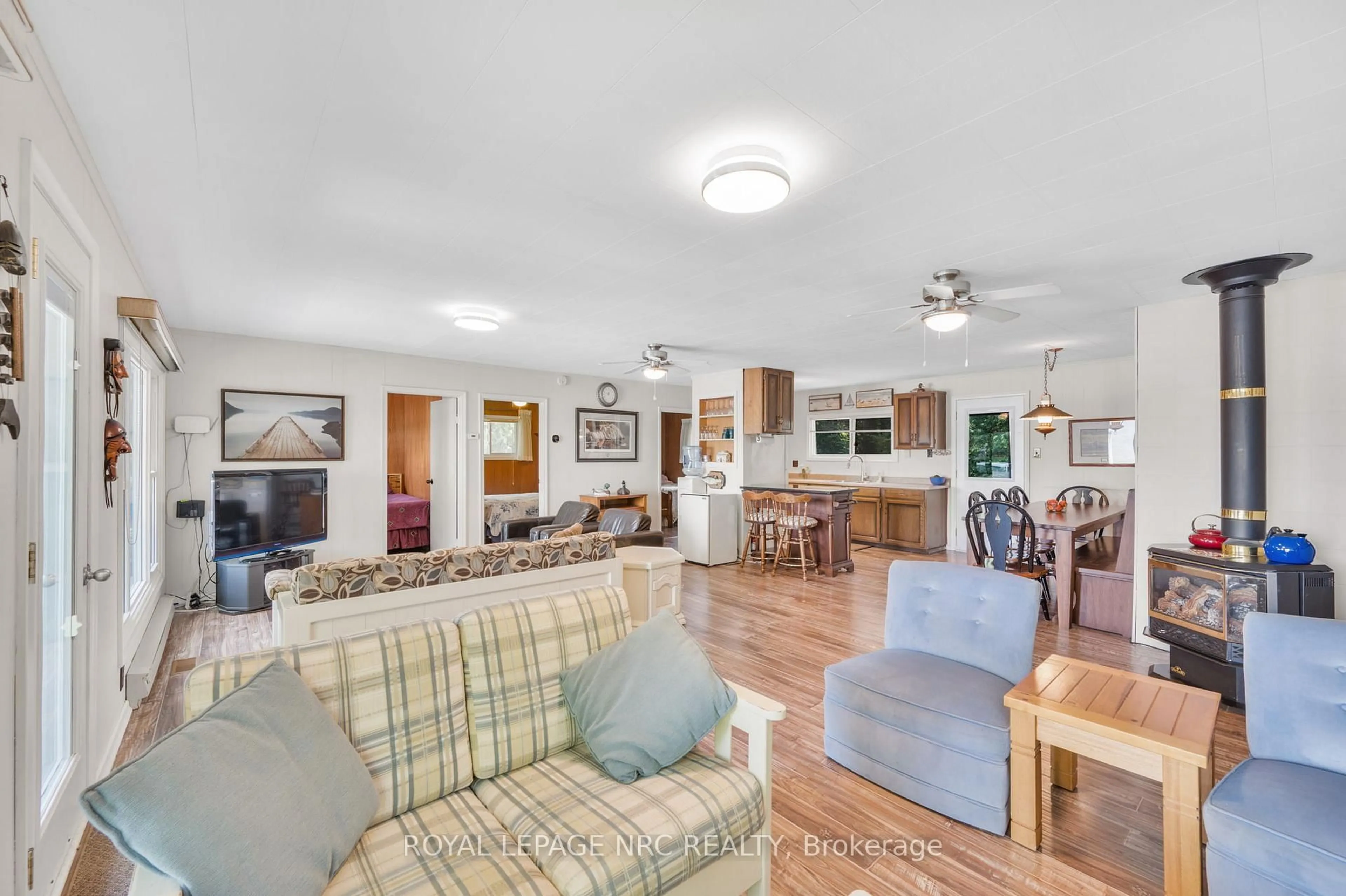 Living room with furniture, unknown for 53 Duncombe Dr, Kawartha Lakes Ontario K0M 1K0
