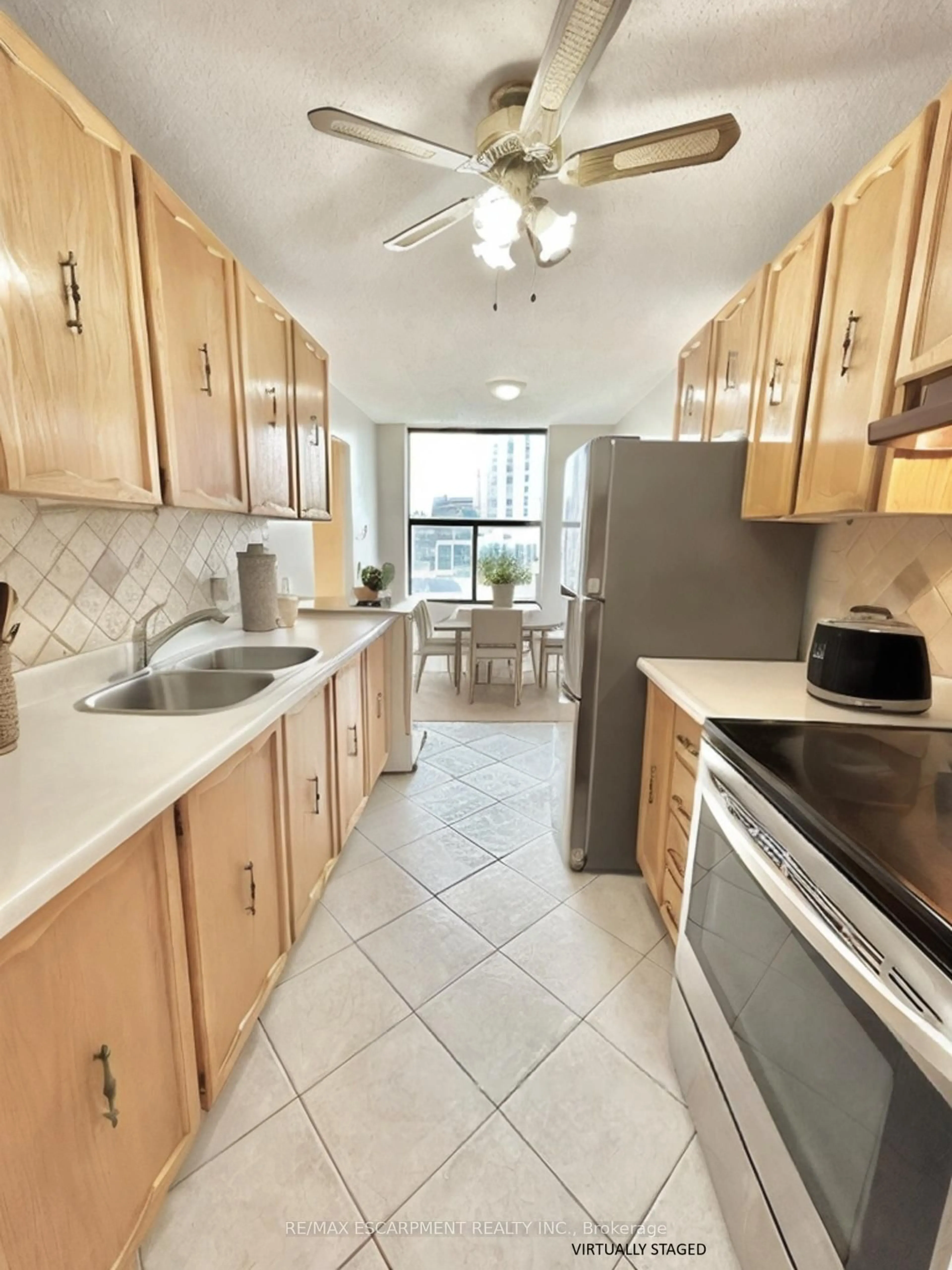 Standard kitchen, ceramic/tile floor for 75 QUEEN St #603, Hamilton Ontario L8R 3J3