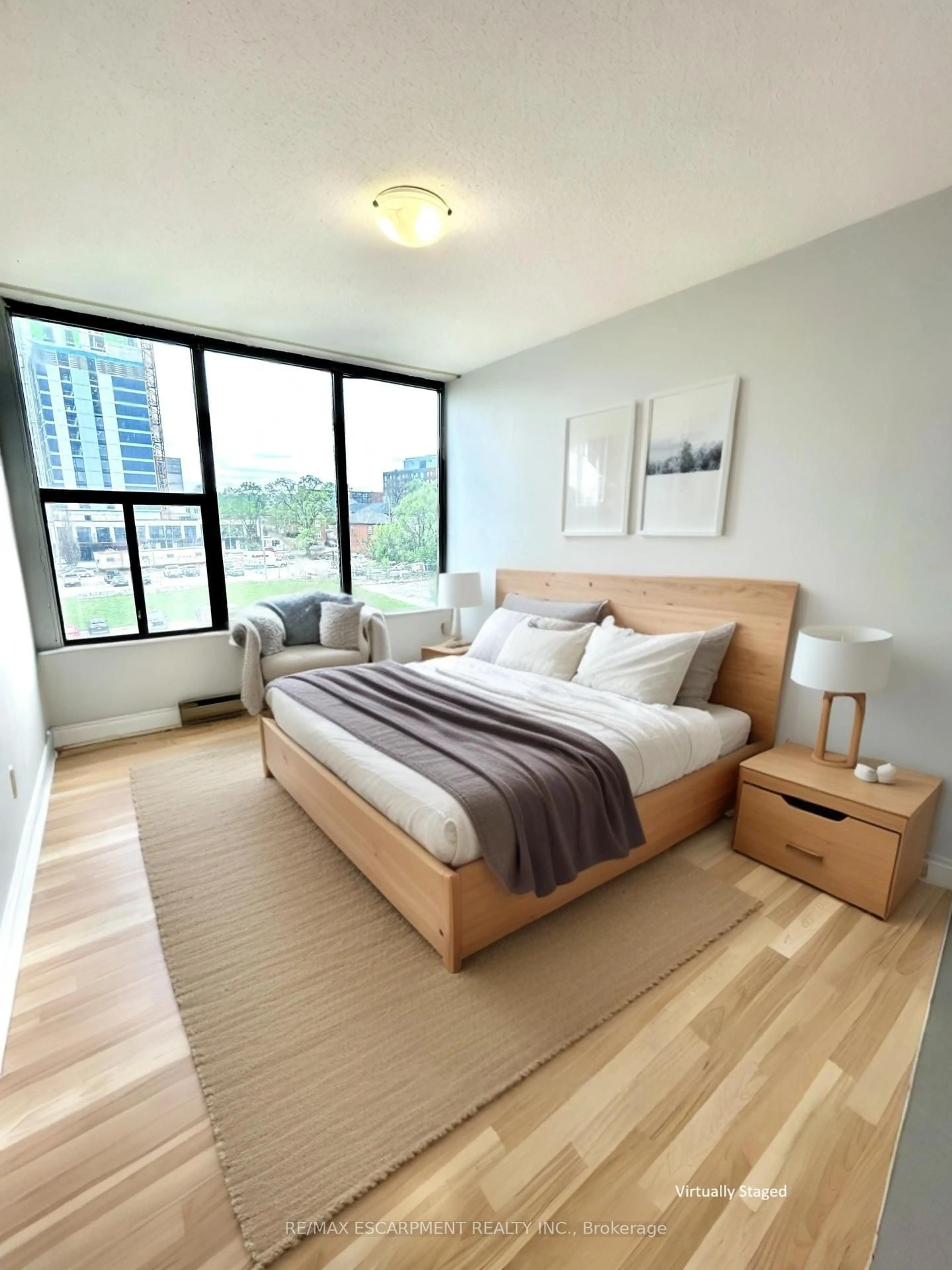 Bedroom with bed, unknown for 75 QUEEN St #603, Hamilton Ontario L8R 3J3