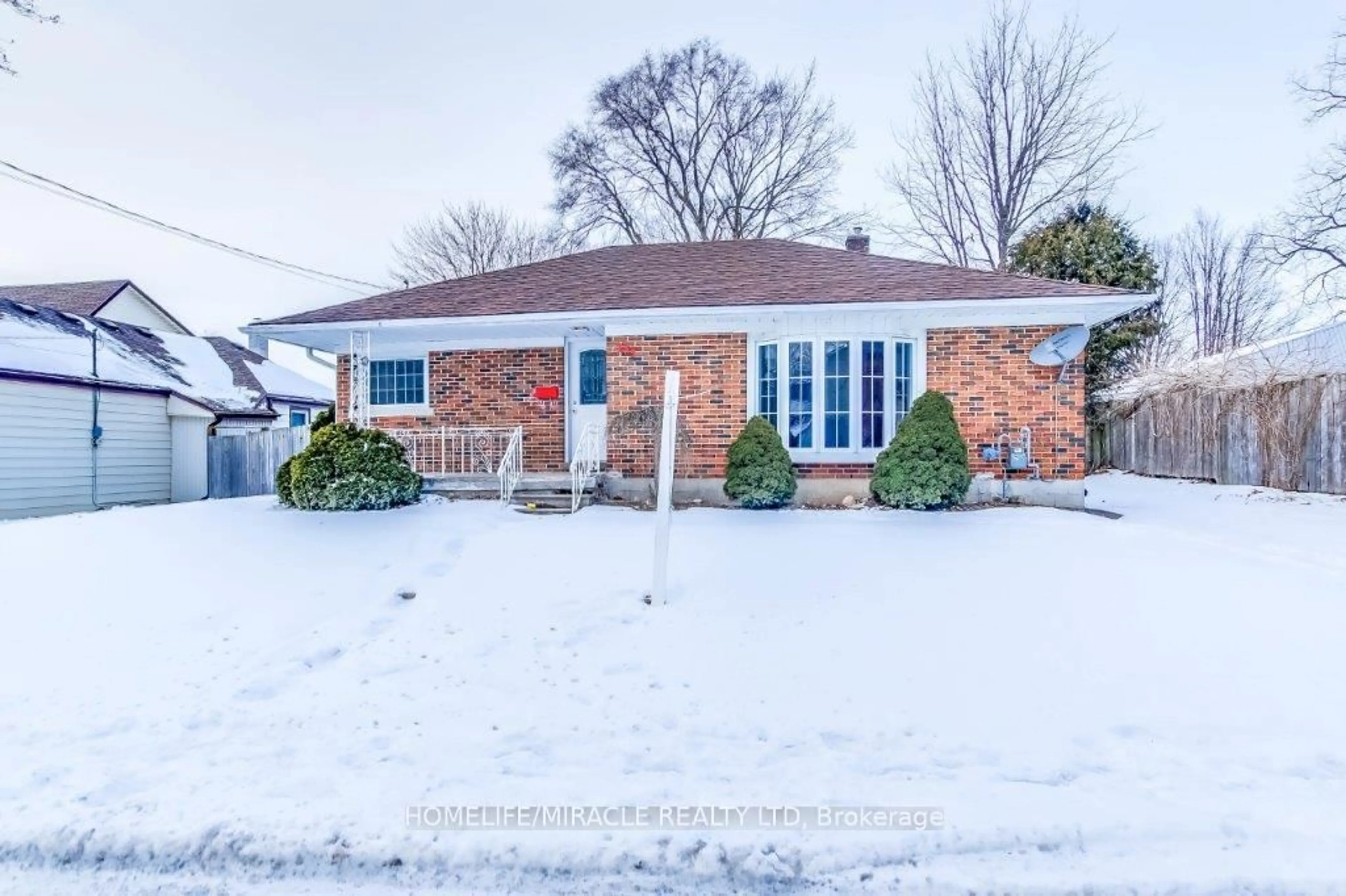 A pic from outside/outdoor area/front of a property/back of a property/a pic from drone, street for 259 Phelan St, Woodstock Ontario N4S 2B3