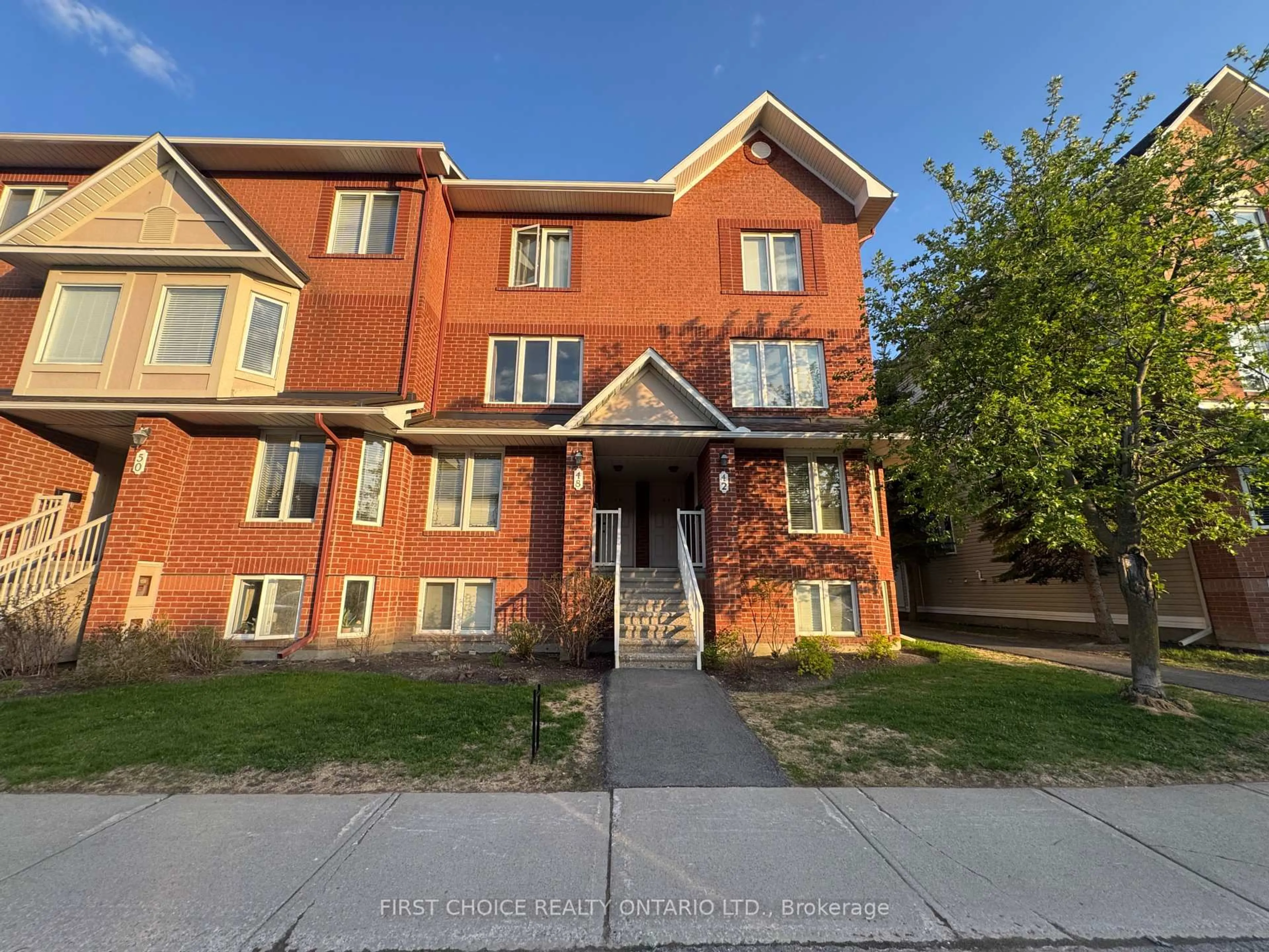 A pic from outside/outdoor area/front of a property/back of a property/a pic from drone, street for 46 Lakepointe Dr #10, Orleans Ontario K4A 5E3