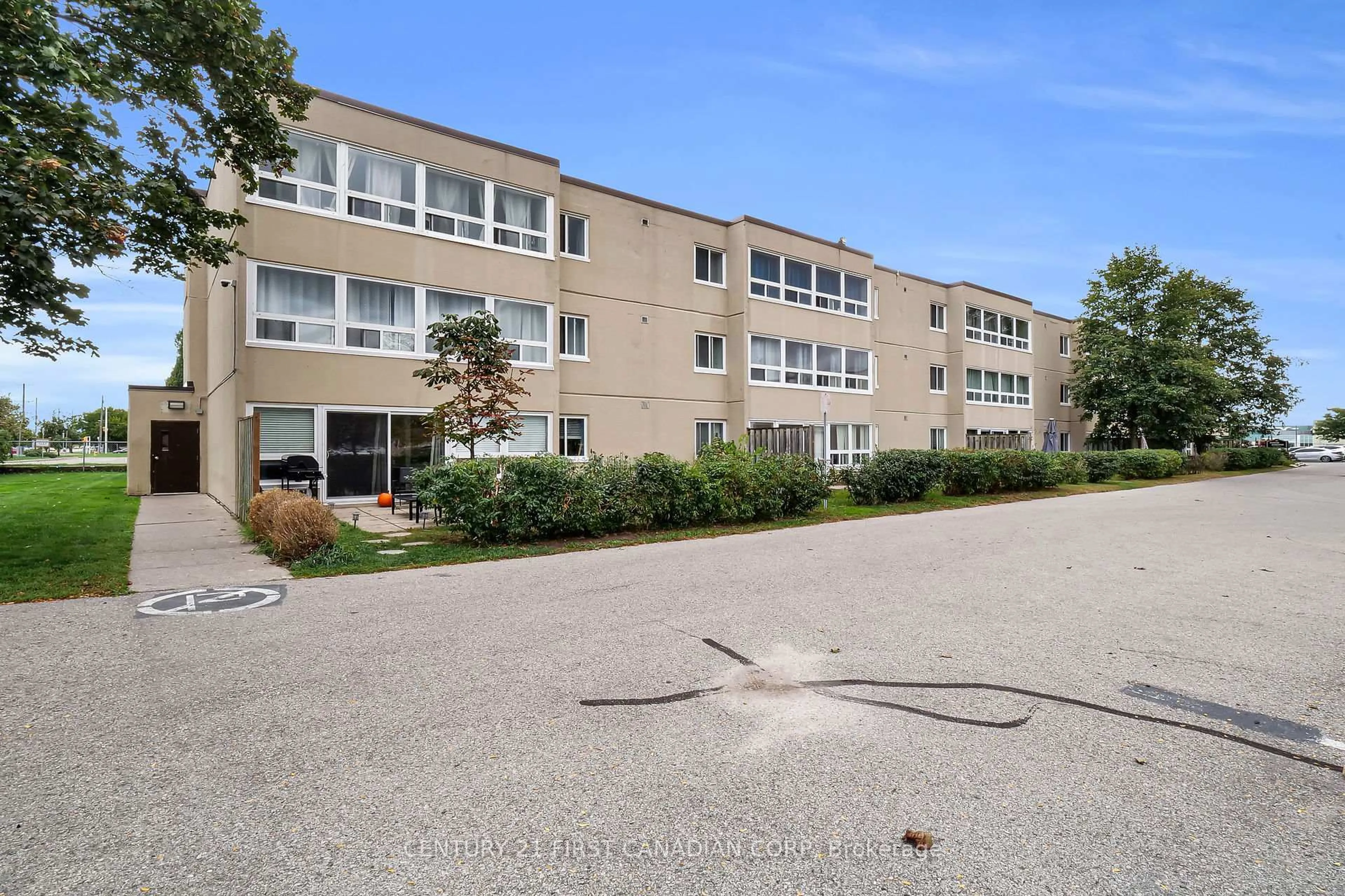Patio, building for 1447 Huron St #212, London East Ontario N5V 2E6