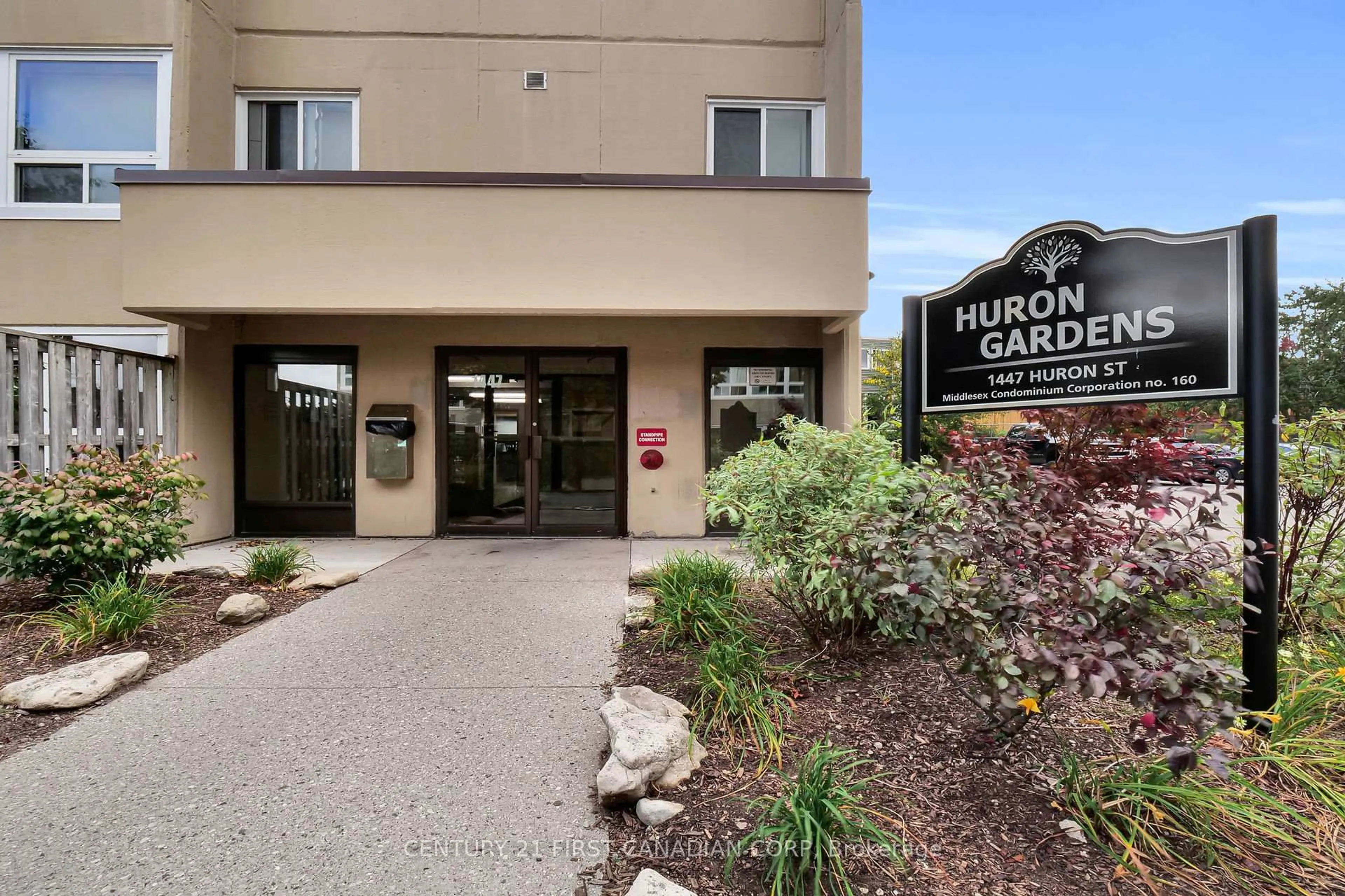 Indoor foyer for 1447 Huron St #212, London East Ontario N5V 2E6