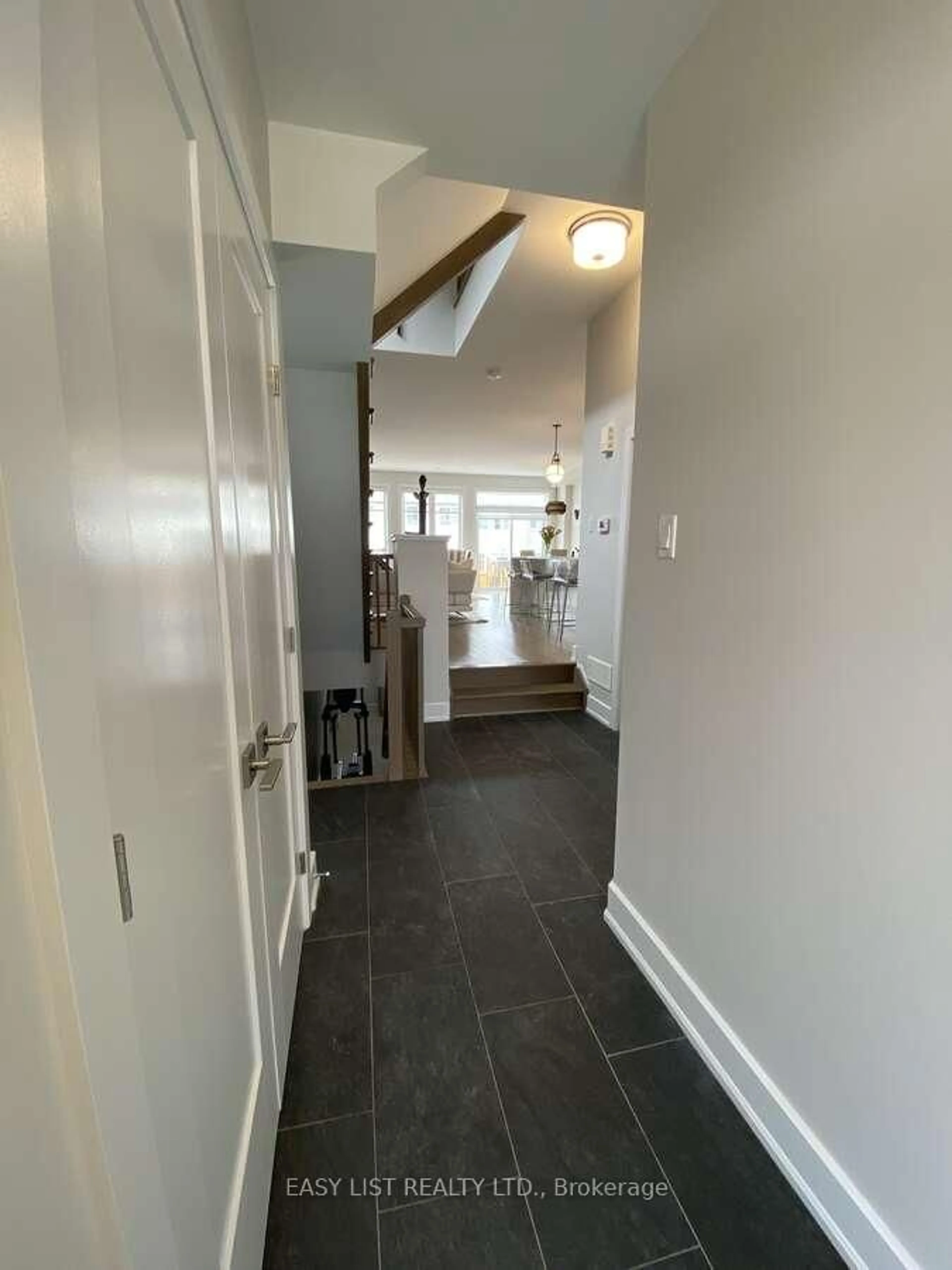 Indoor entryway for 732 Cap Diamant Way, Orleans Ontario K4A 1J9