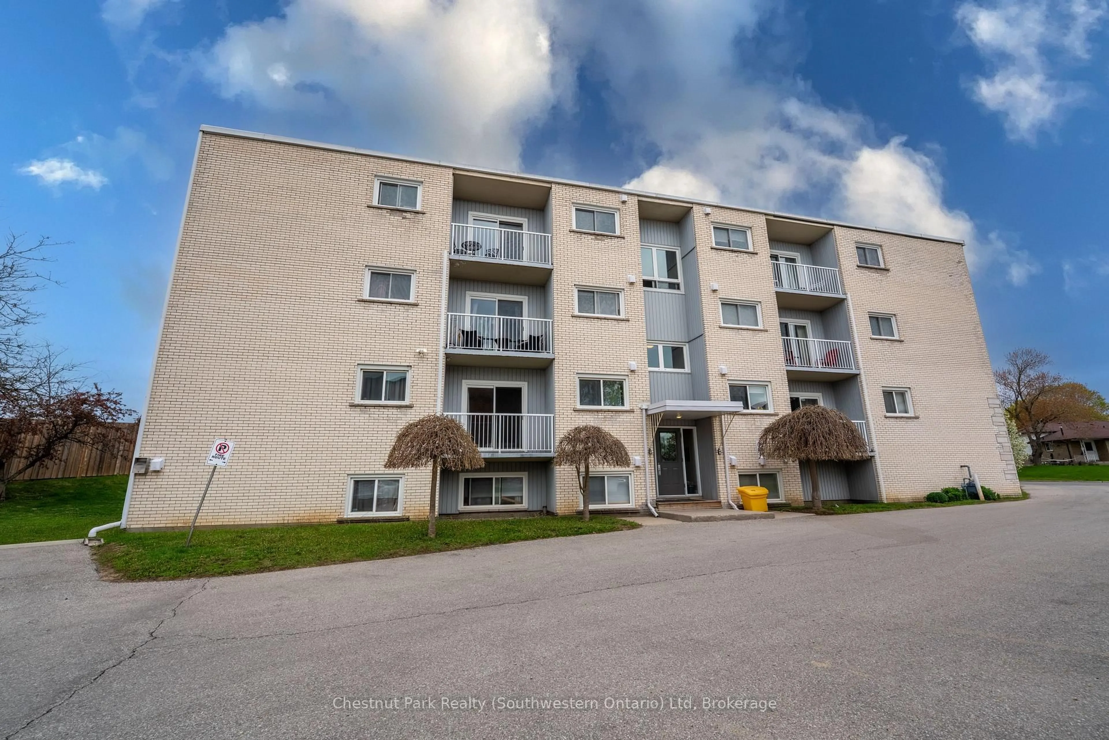 A pic from outside/outdoor area/front of a property/back of a property/a pic from drone, building for 37 Conroy Cres #7, Guelph Ontario N1G 2V5