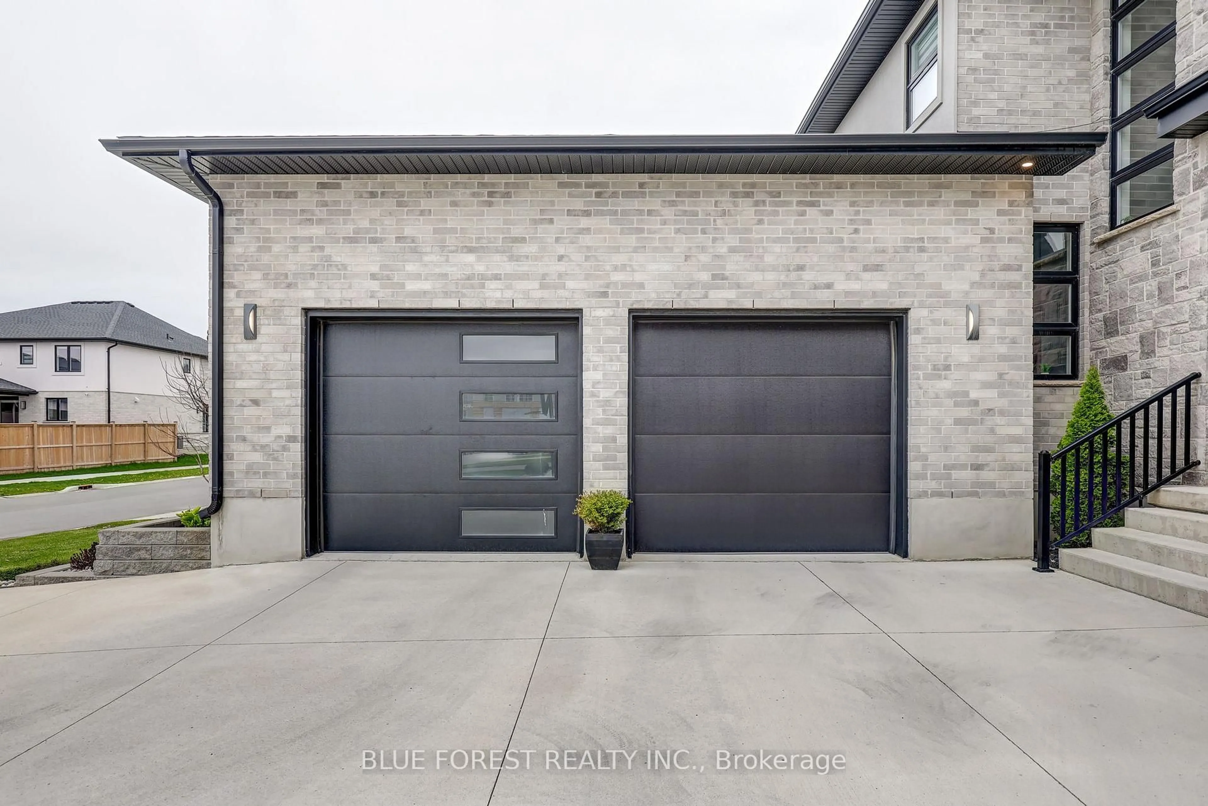 Indoor garage for 6328 Brash Dr, London South Ontario N6P 0H2