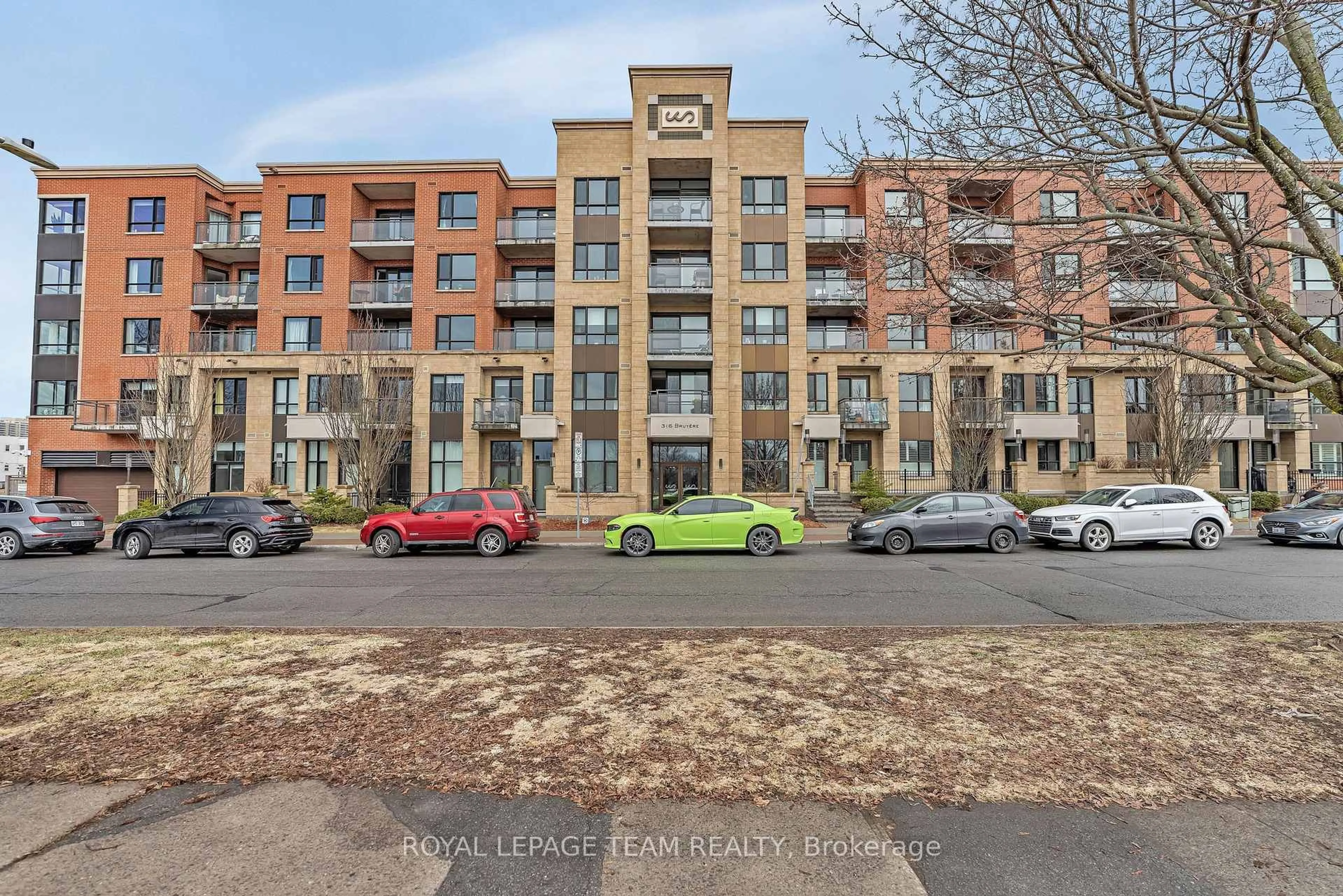 A pic from outside/outdoor area/front of a property/back of a property/a pic from drone, unknown for 316 Bruyere St #319, Ottawa Ontario K1N 5E7