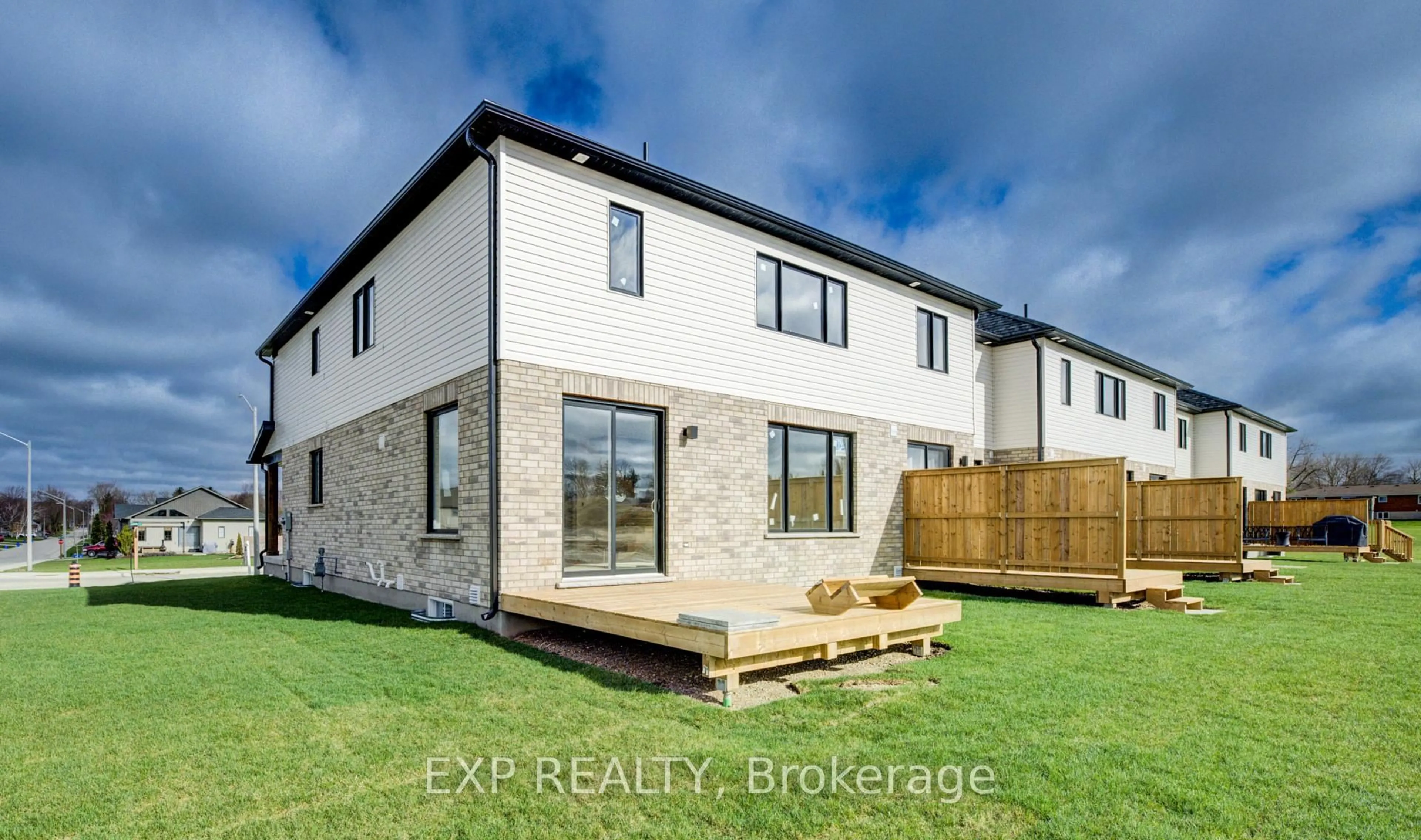 A pic from outside/outdoor area/front of a property/back of a property/a pic from drone, building for 40 Anne St, Minto Ontario N0G 1Z0