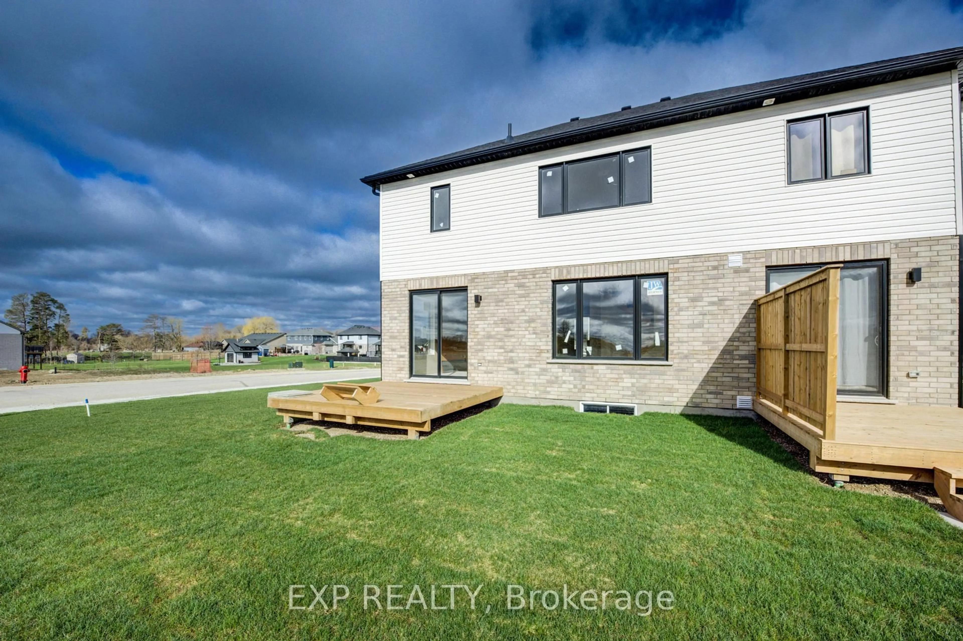A pic from outside/outdoor area/front of a property/back of a property/a pic from drone, building for 40 Anne St, Minto Ontario N0G 1Z0