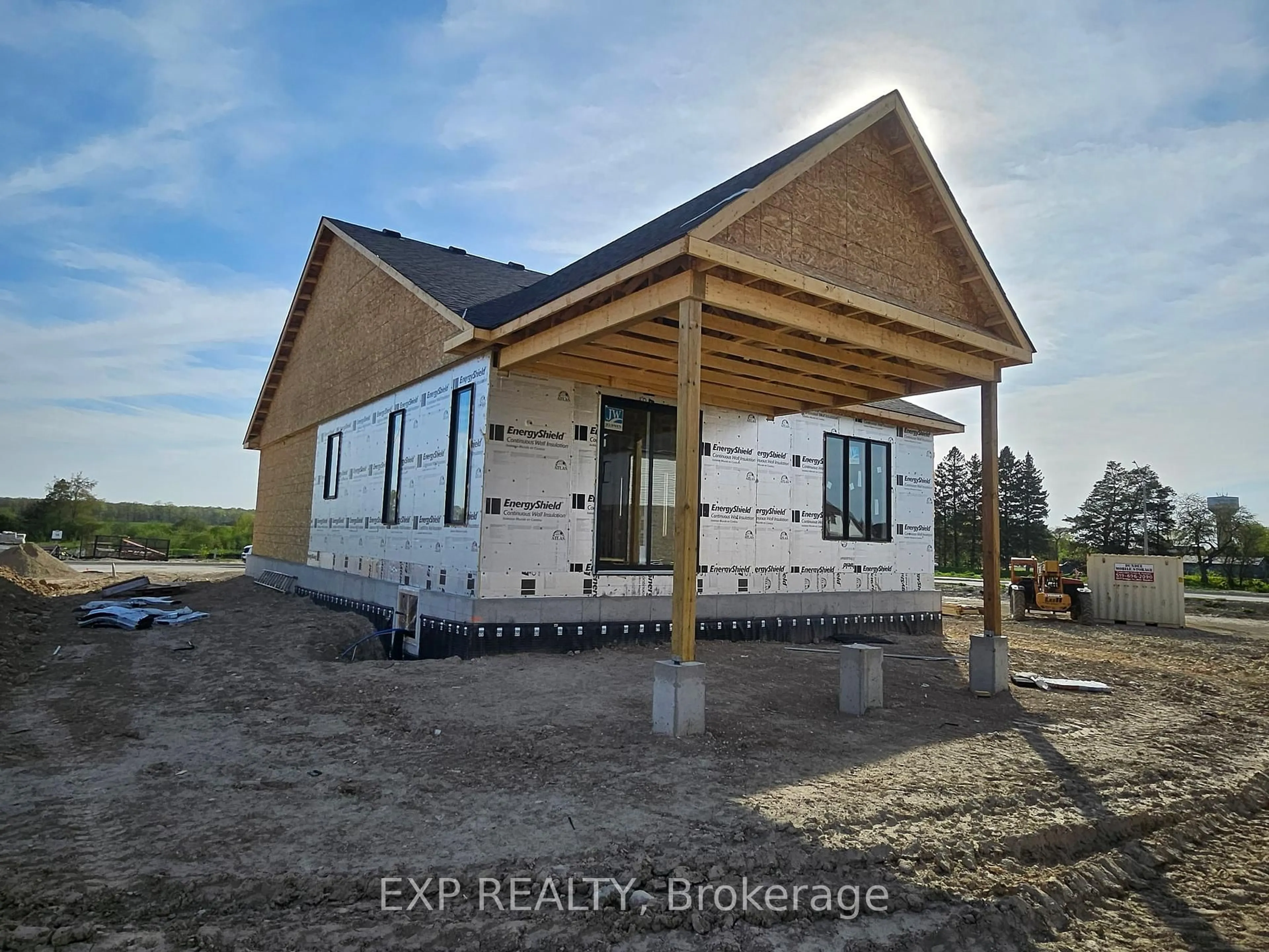 Home with vinyl exterior material, building for 113 Thackeray Way, Minto Ontario N0G 1Z0