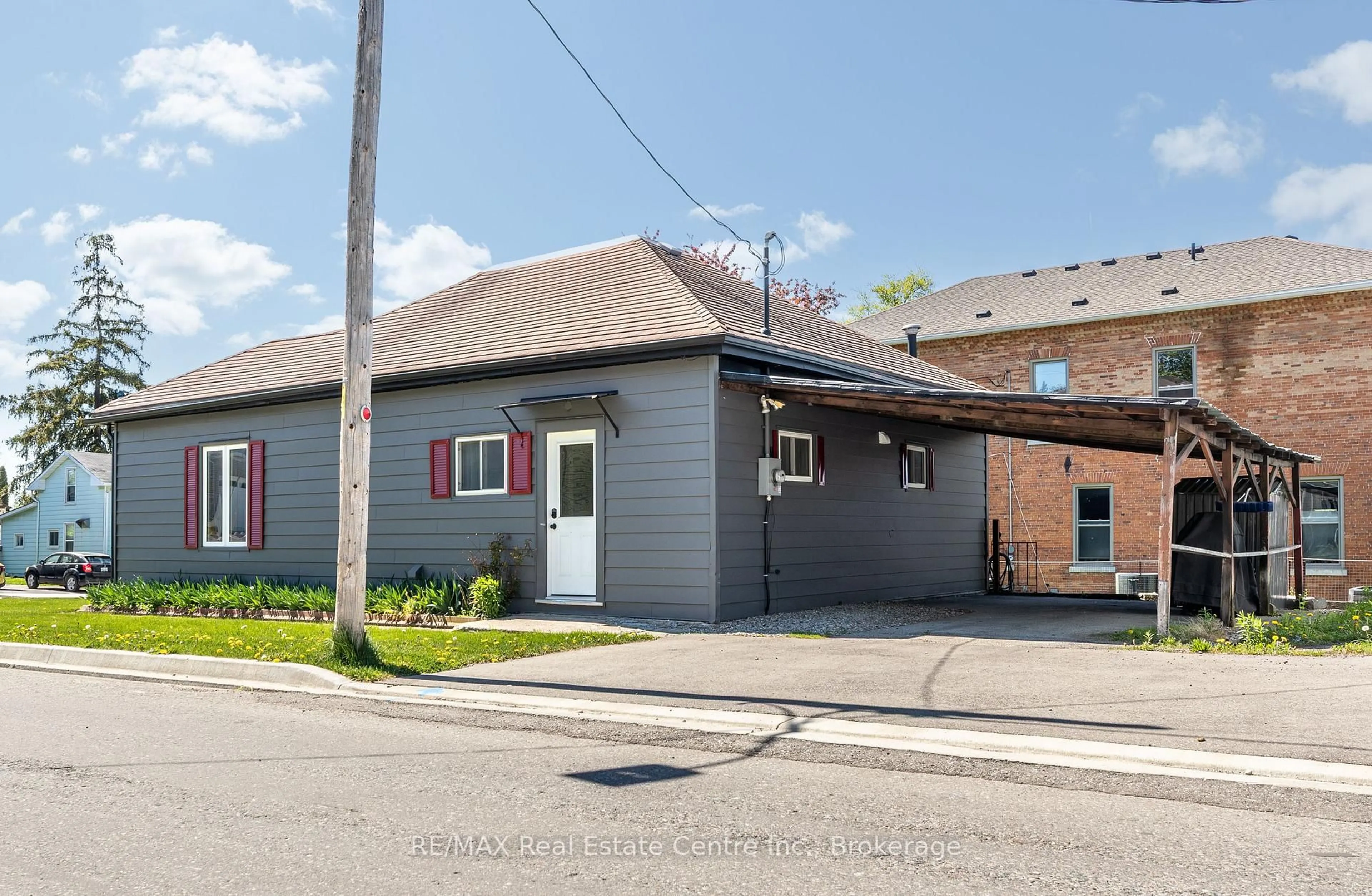Unknown for 109 Carroll St, Ingersoll Ontario N5C 1W1