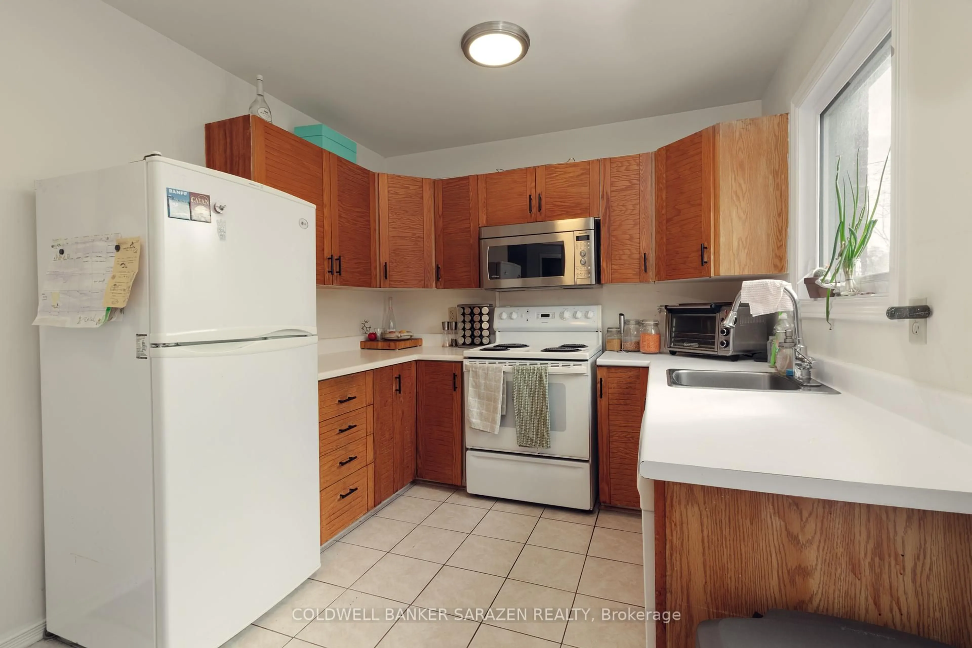 Standard kitchen, unknown for 1325 Summerville Ave, Ottawa Ontario K1Z 8G7