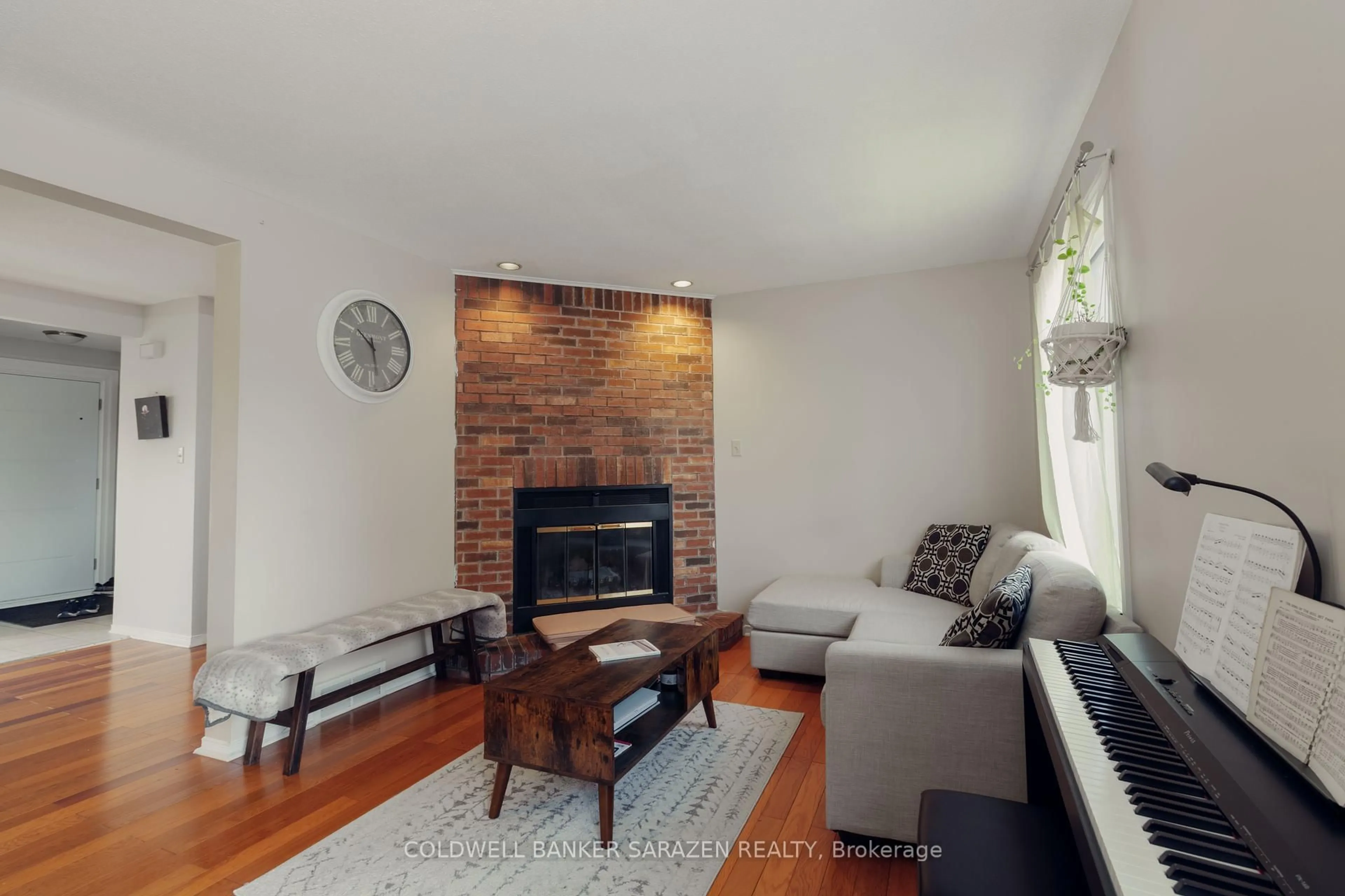 Living room with furniture, unknown for 1325 Summerville Ave, Ottawa Ontario K1Z 8G7