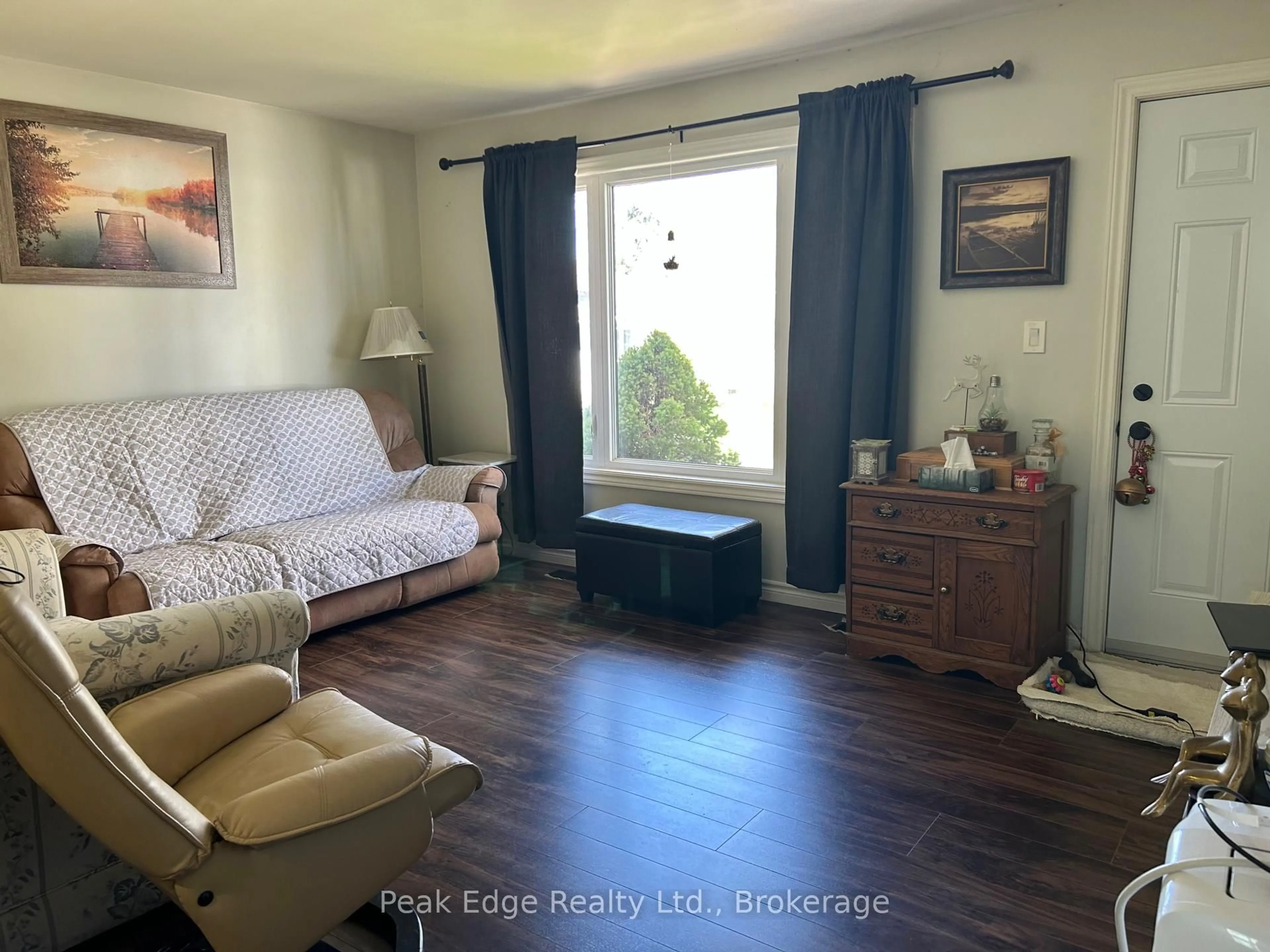 A pic of a room for 357 8th St, Hanover Ontario N4N 1J9
