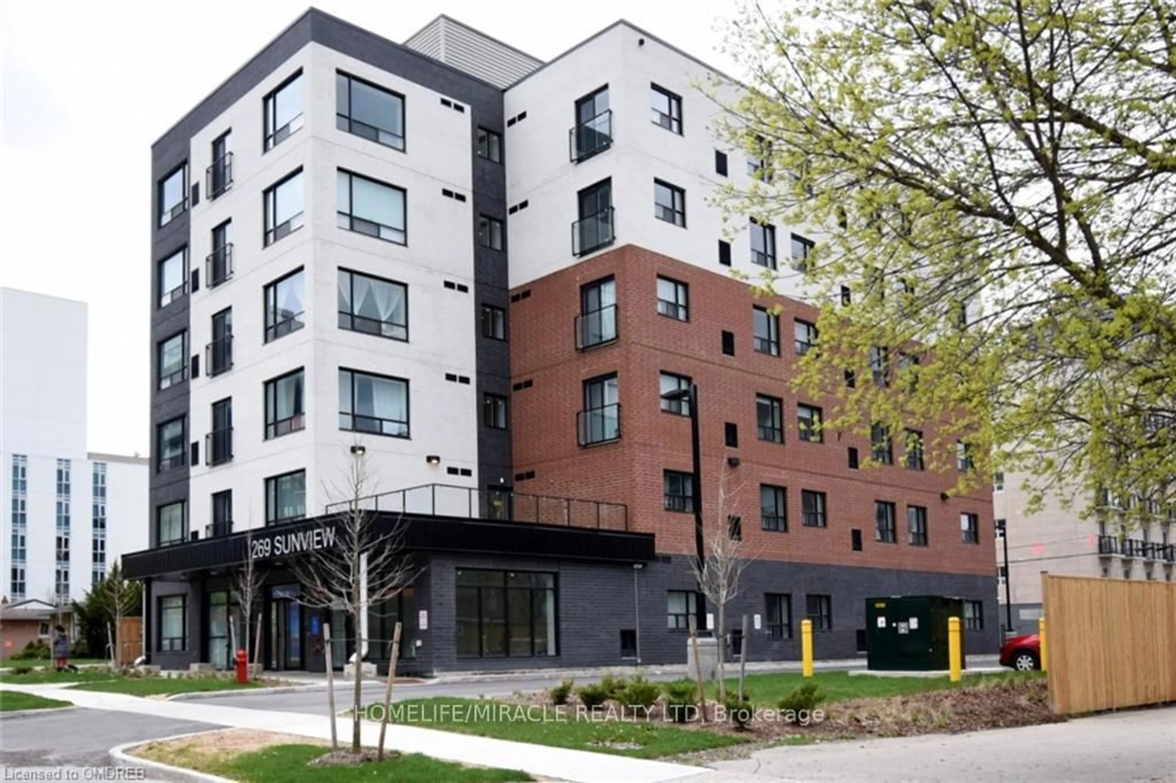 Patio, building for 269 Sunview St #205, Waterloo Ontario N2L 3V8