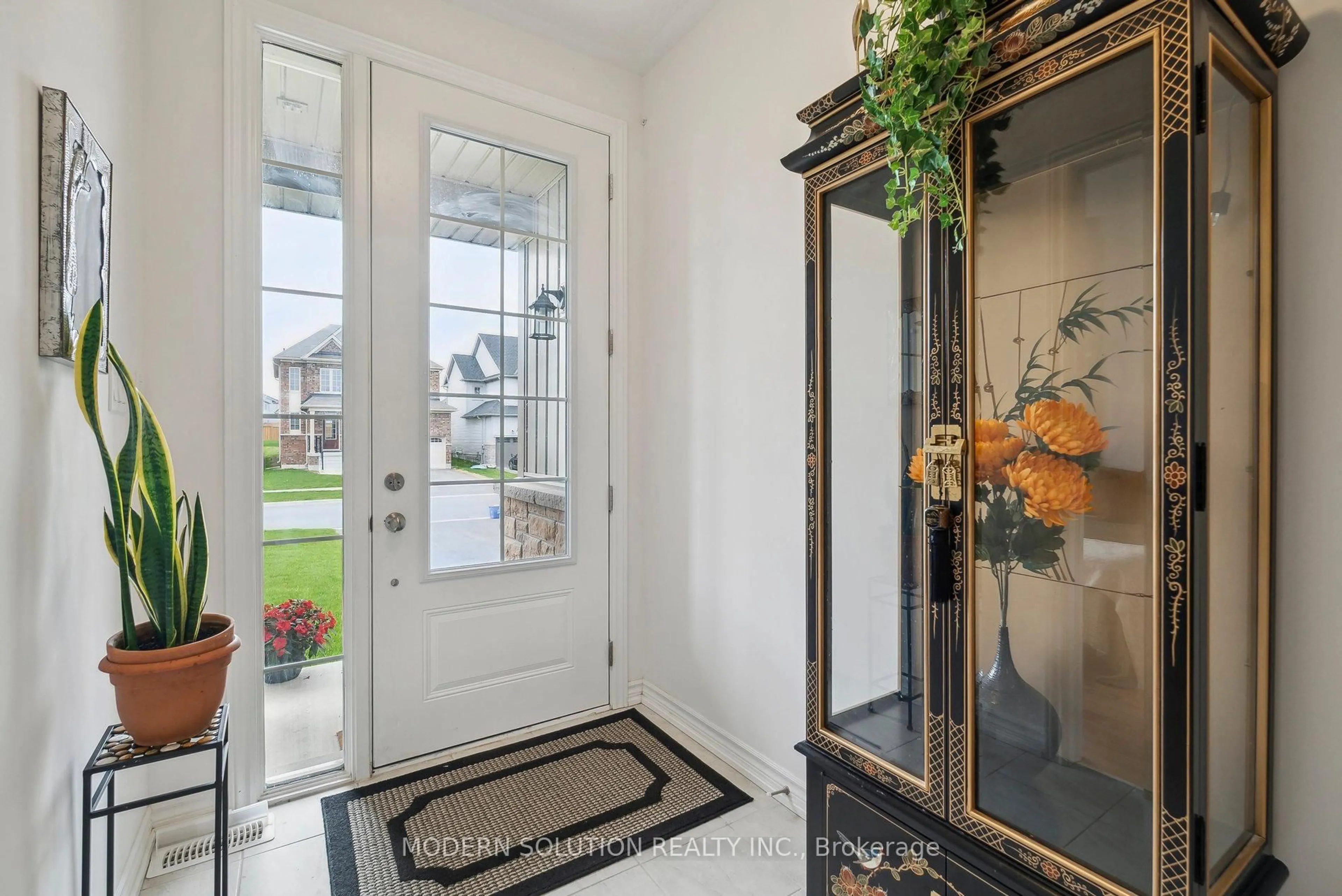 Indoor entryway for 6 Hennessey Cres, Kawartha Lakes Ontario K9V 0P1