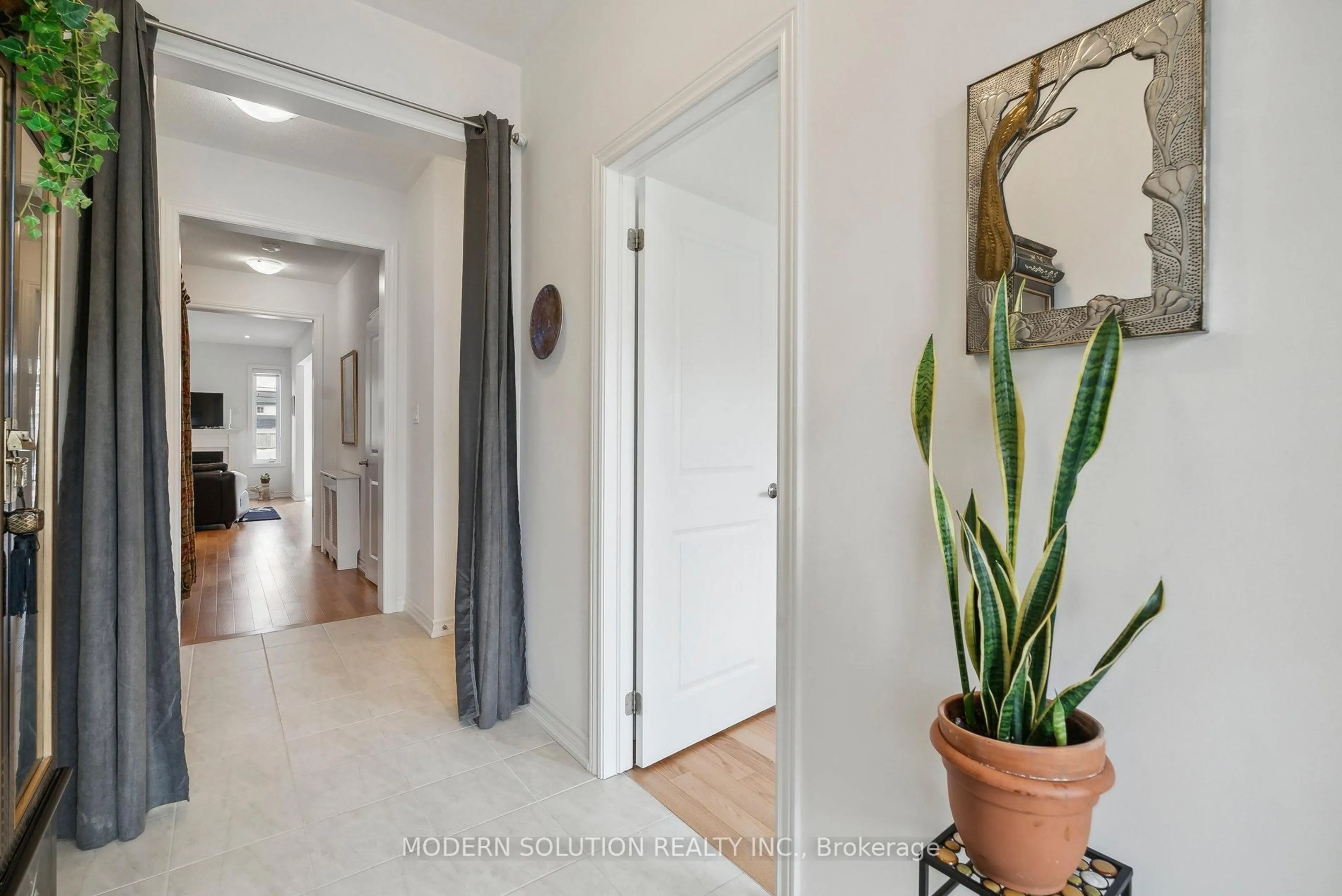 Indoor entryway for 6 Hennessey Cres, Kawartha Lakes Ontario K9V 0P1