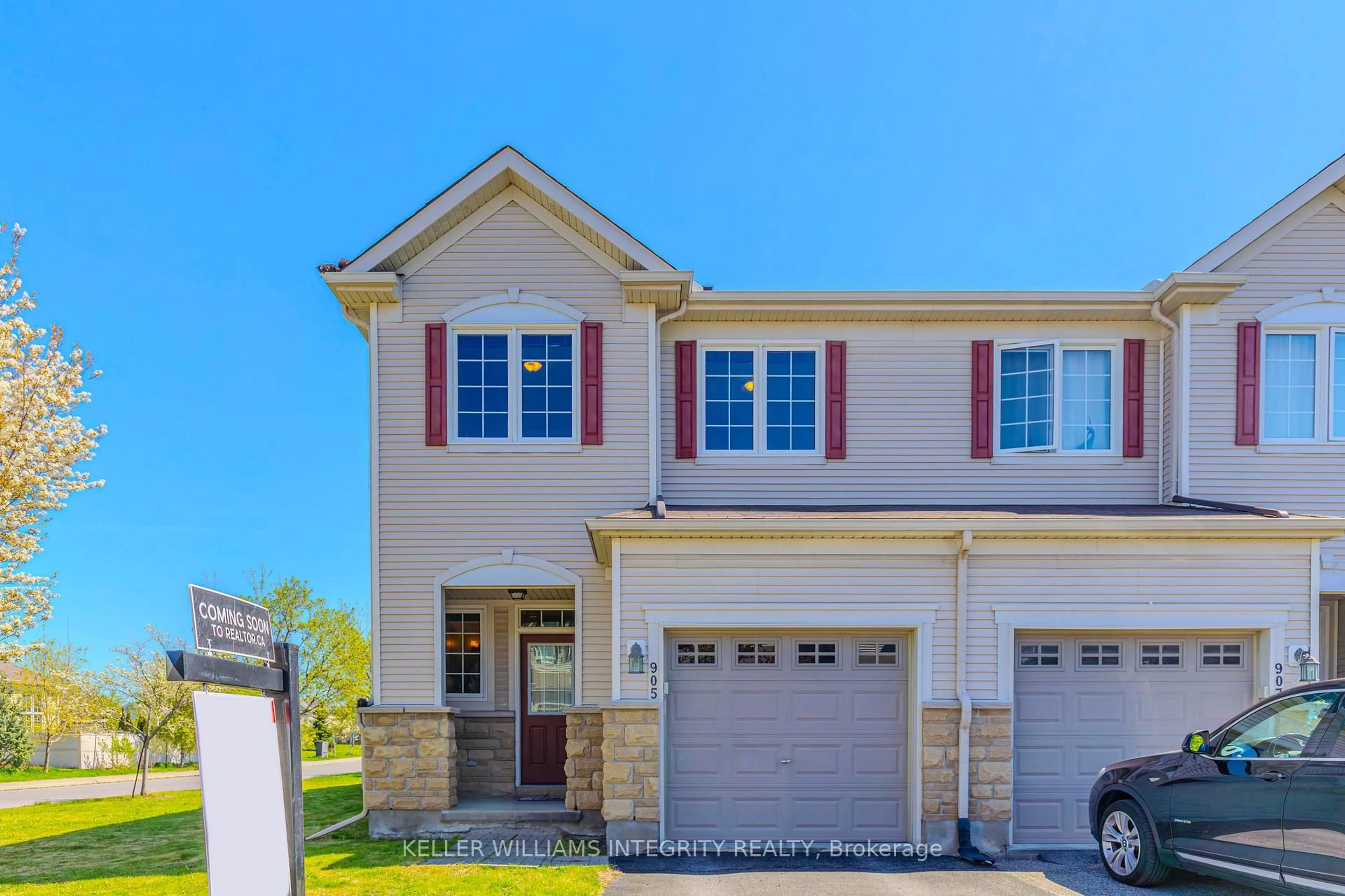 Home with vinyl exterior material, street for 905 Caldermill Private, Ottawa Ontario K2J 0Z8