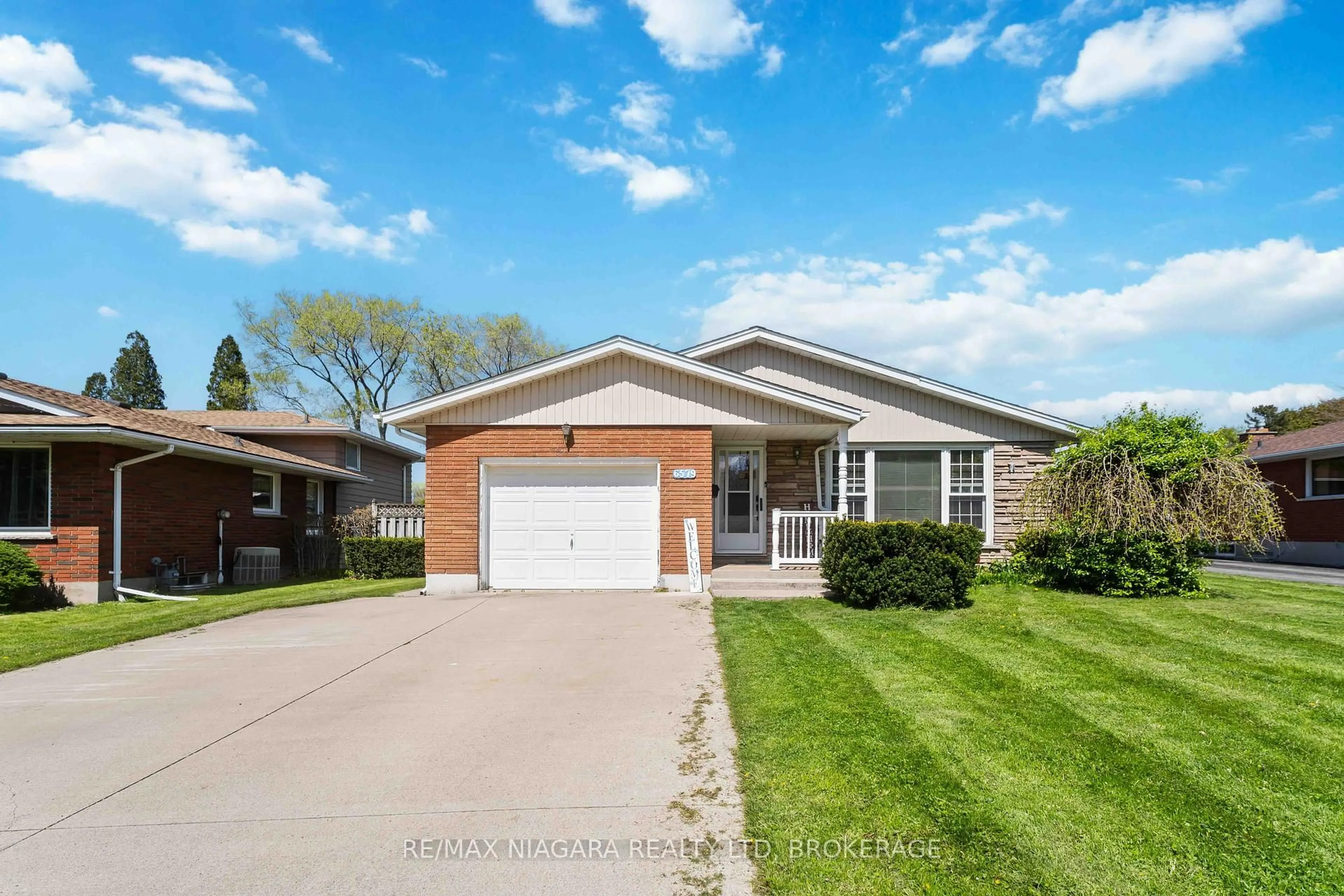 Home with brick exterior material, street for 6579 Crawford St, Niagara Falls Ontario L2E 5Z3
