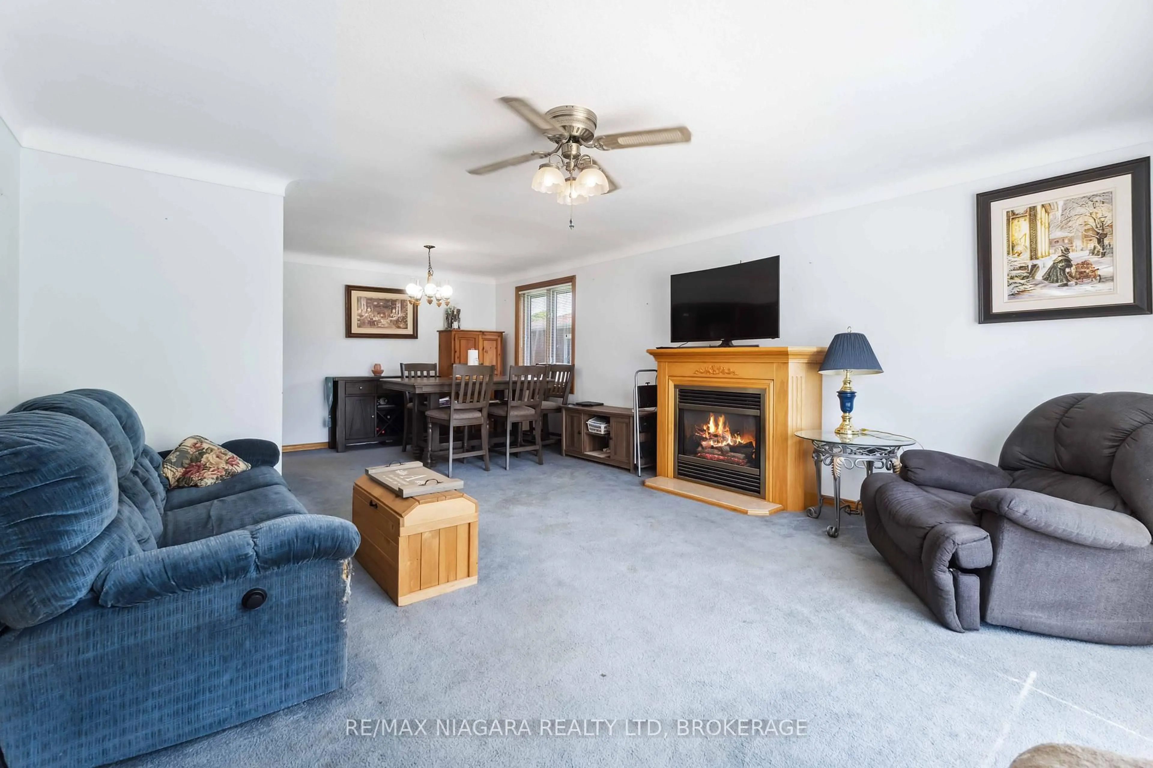 Living room with furniture, unknown for 6579 Crawford St, Niagara Falls Ontario L2E 5Z3