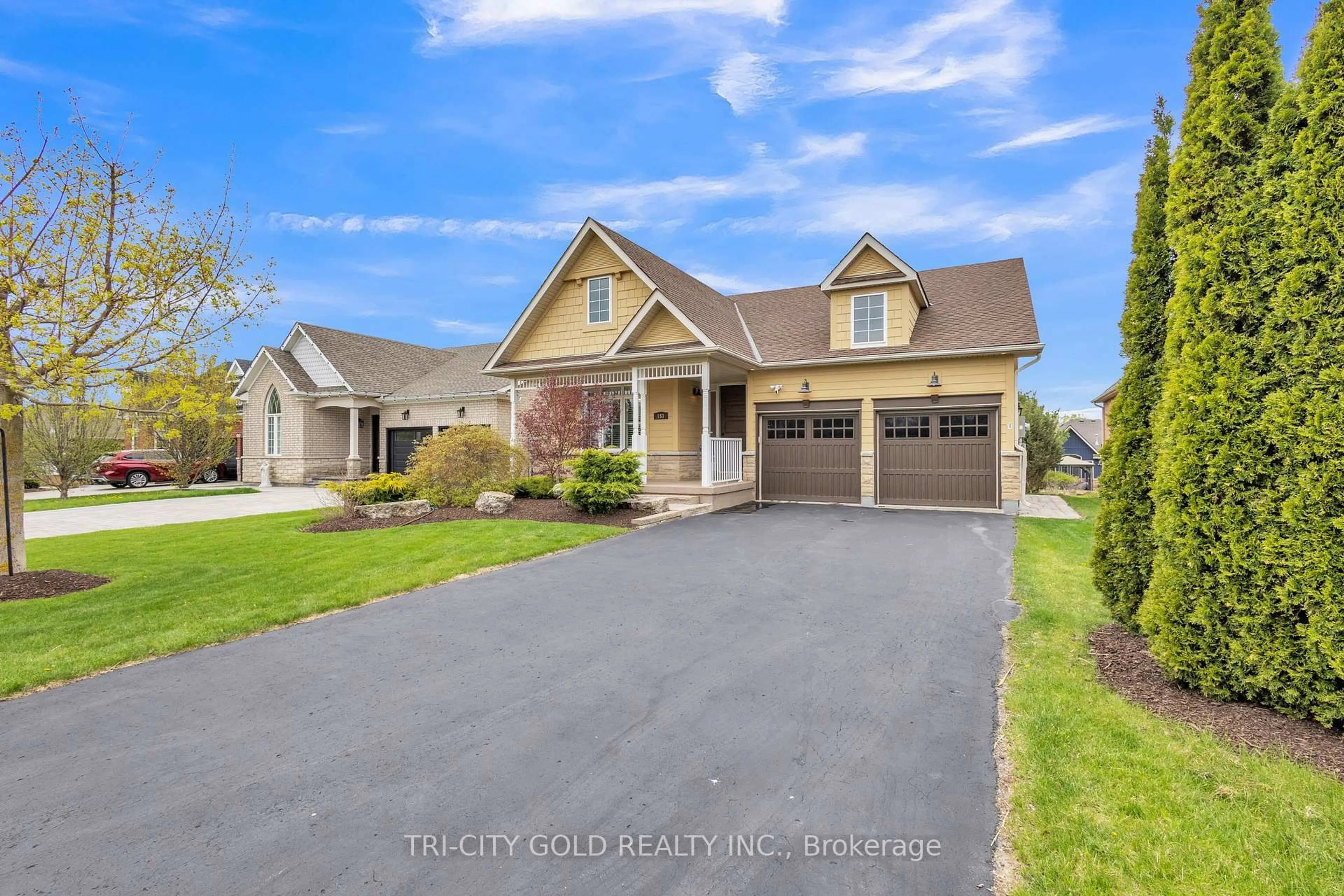 Home with vinyl exterior material, street for 153 Aberfoyle Mill Cres, Puslinch Ontario N0B 2J0