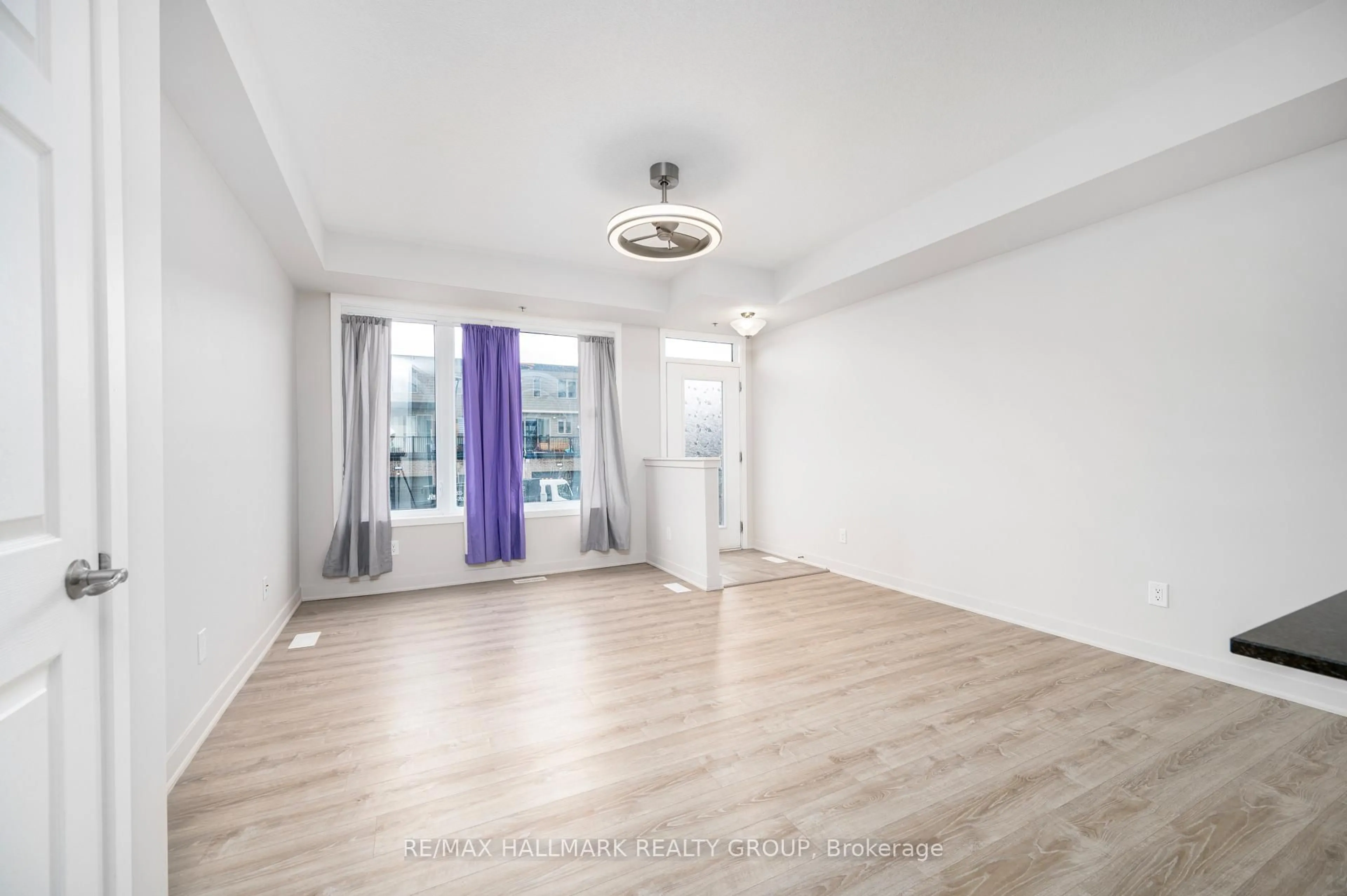 A pic of a room for 545 Ozawa Private, Ottawa Ontario K1K 4Z8