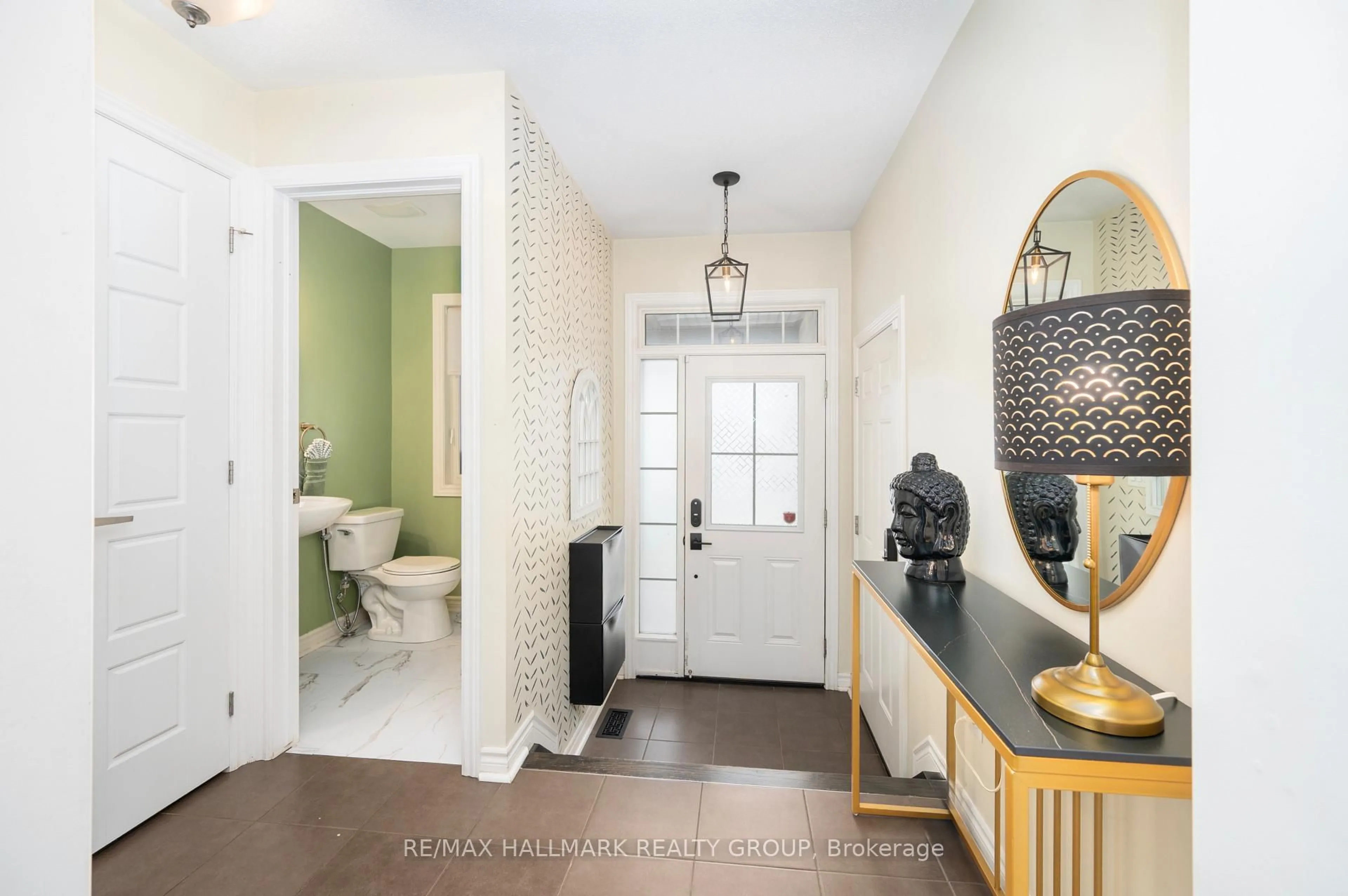 Indoor entryway for 2435 River Mist Rd, Ottawa Ontario K2J 5W5