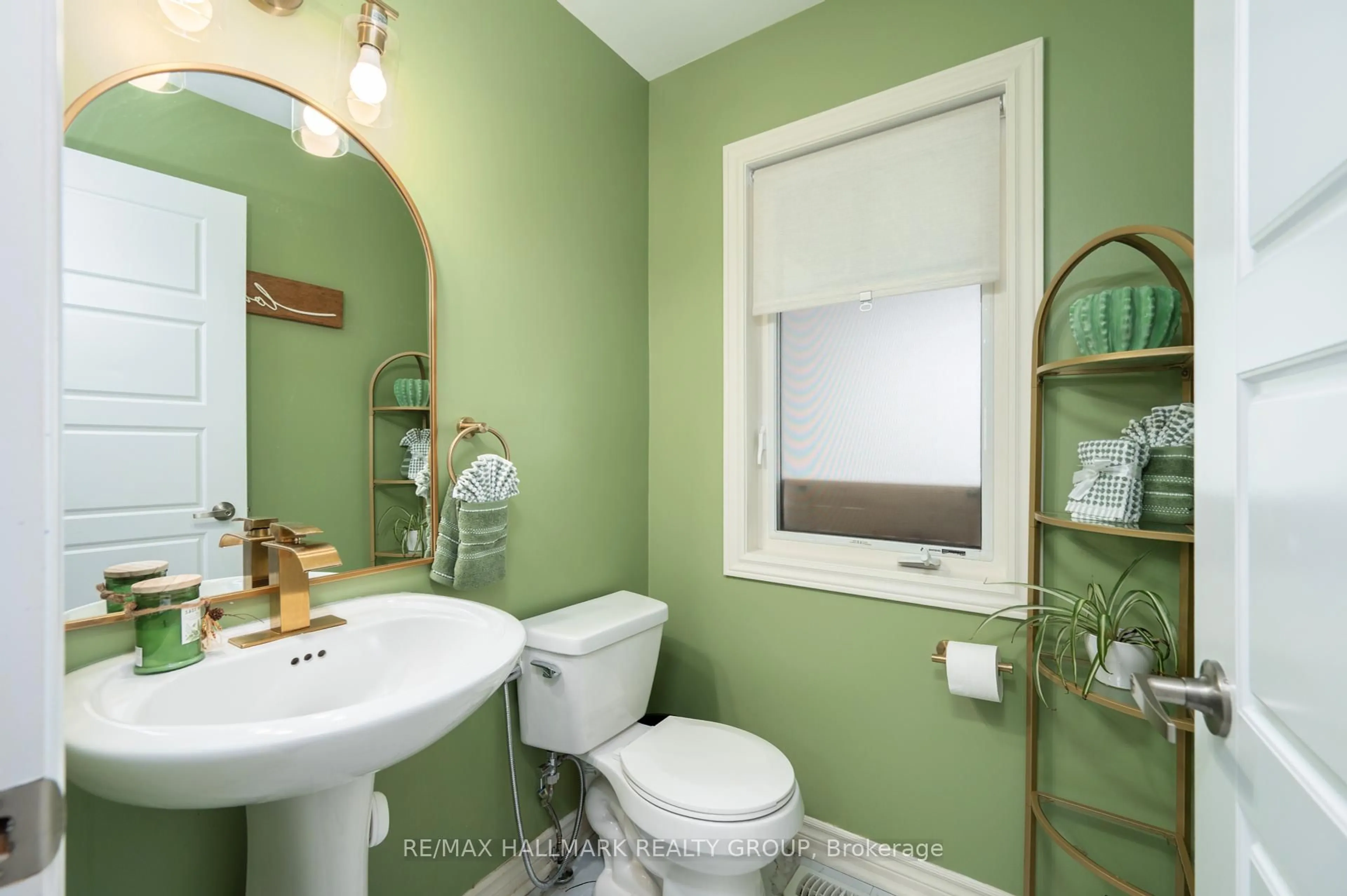 Standard bathroom, ceramic/tile floor for 2435 River Mist Rd, Ottawa Ontario K2J 5W5