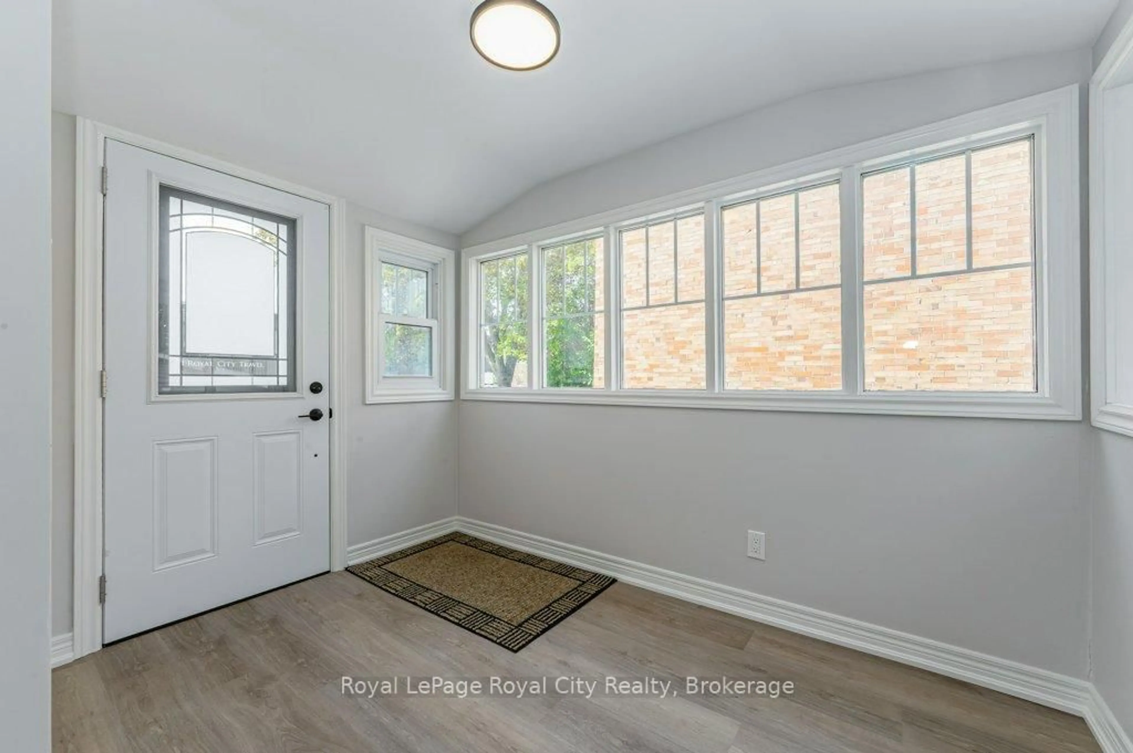 Indoor entryway for 164 Suffolk St, Guelph Ontario N1H 2J8